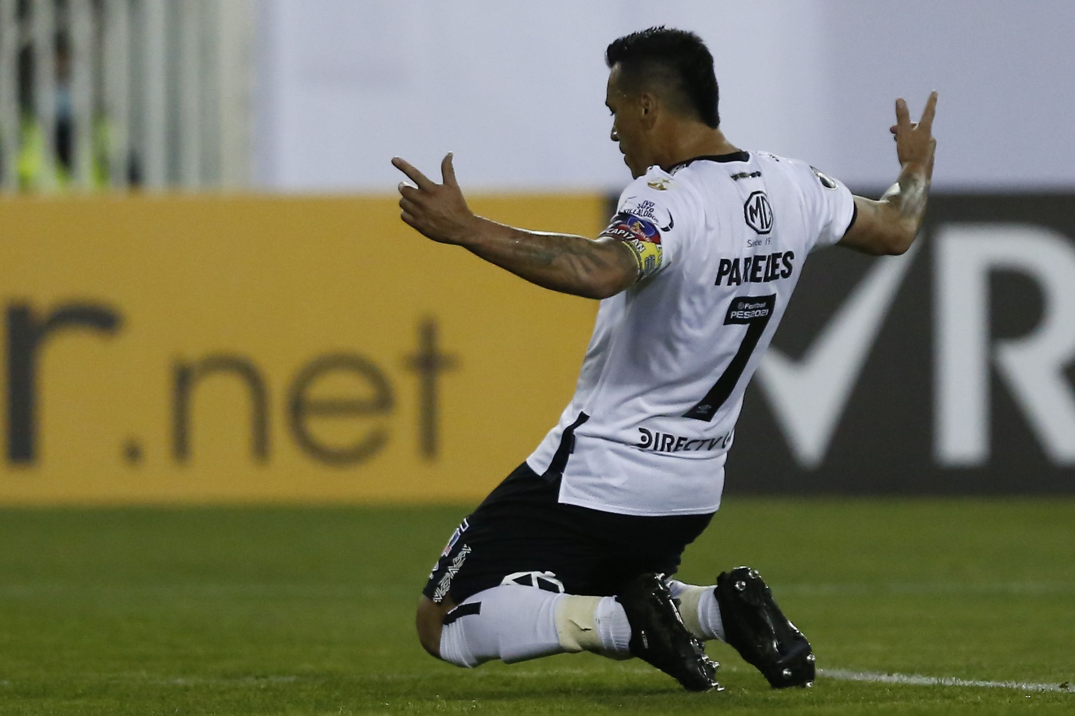 Esteban Paredes, Colo Colo vs Peñarol