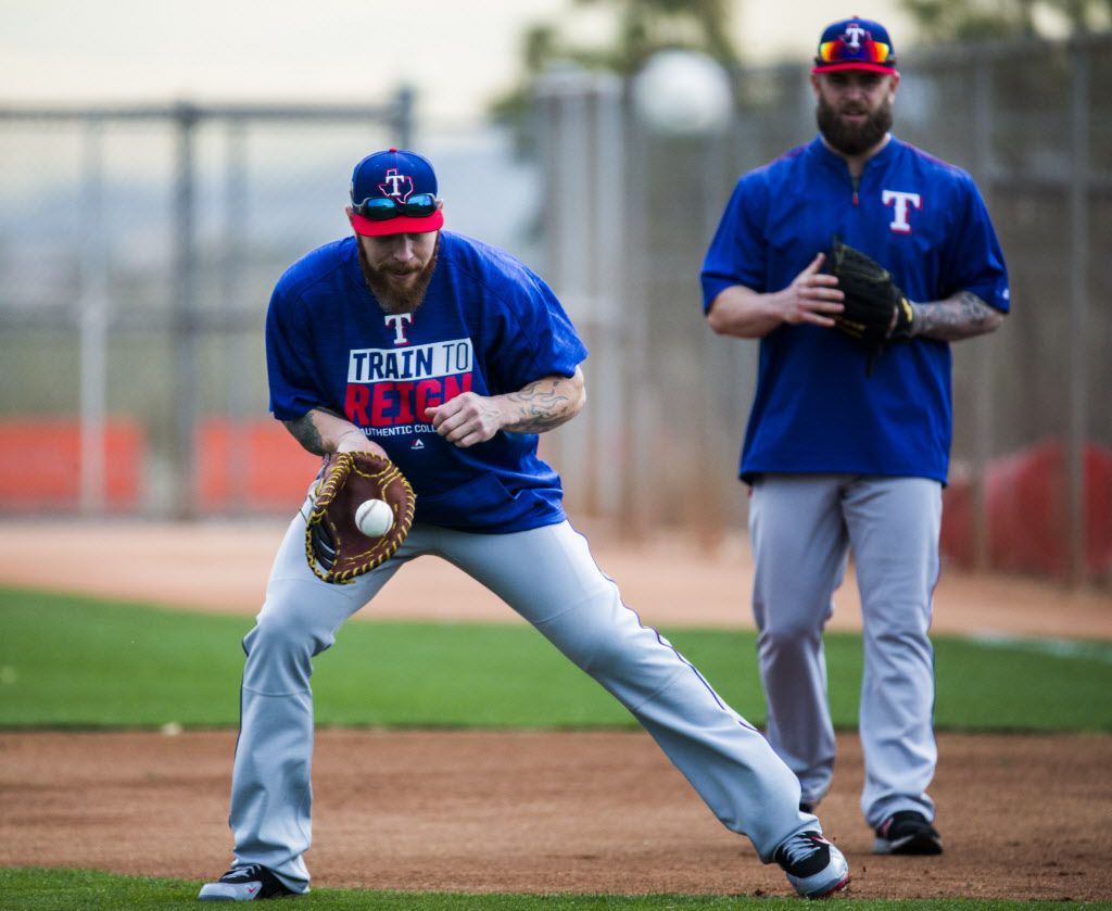 Josh Hamilton wants to 'make the decision tough' for Rangers' roster but  will his knee let him?