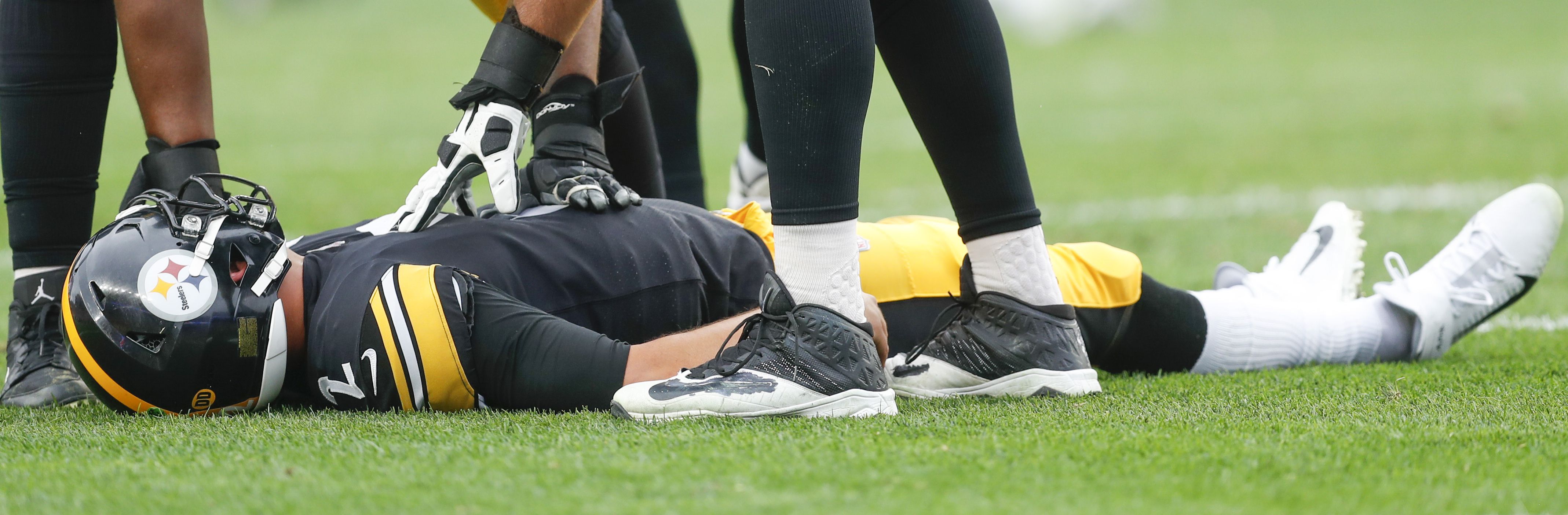 Earl Thomas under fire for illegal hit that injured Mason Rudolph - Field  Gulls