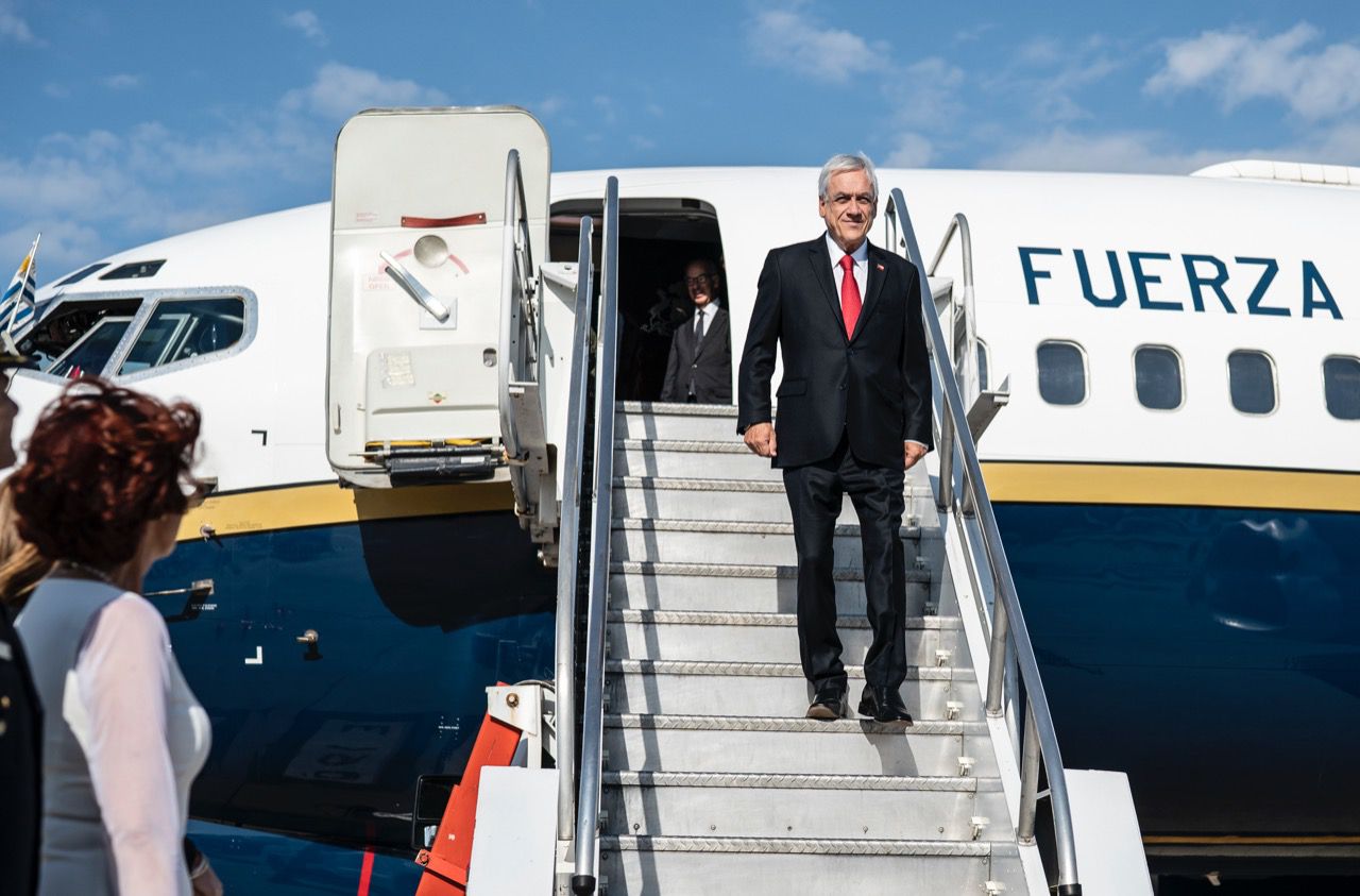 Piñera arriba a Uruguay para cambio de mando.