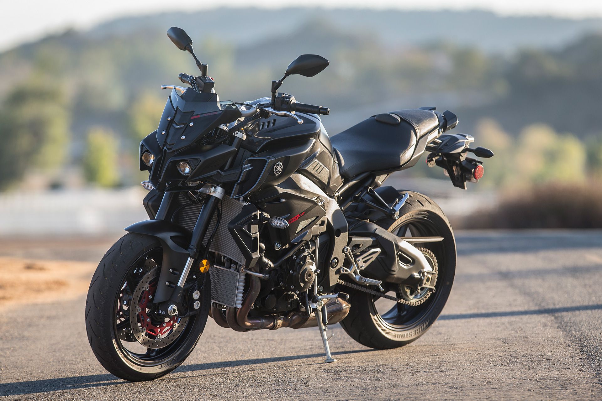 budget spænding Abnorm 2017 Yamaha FZ-10 Naked Bike Road Test Review | Cycle World