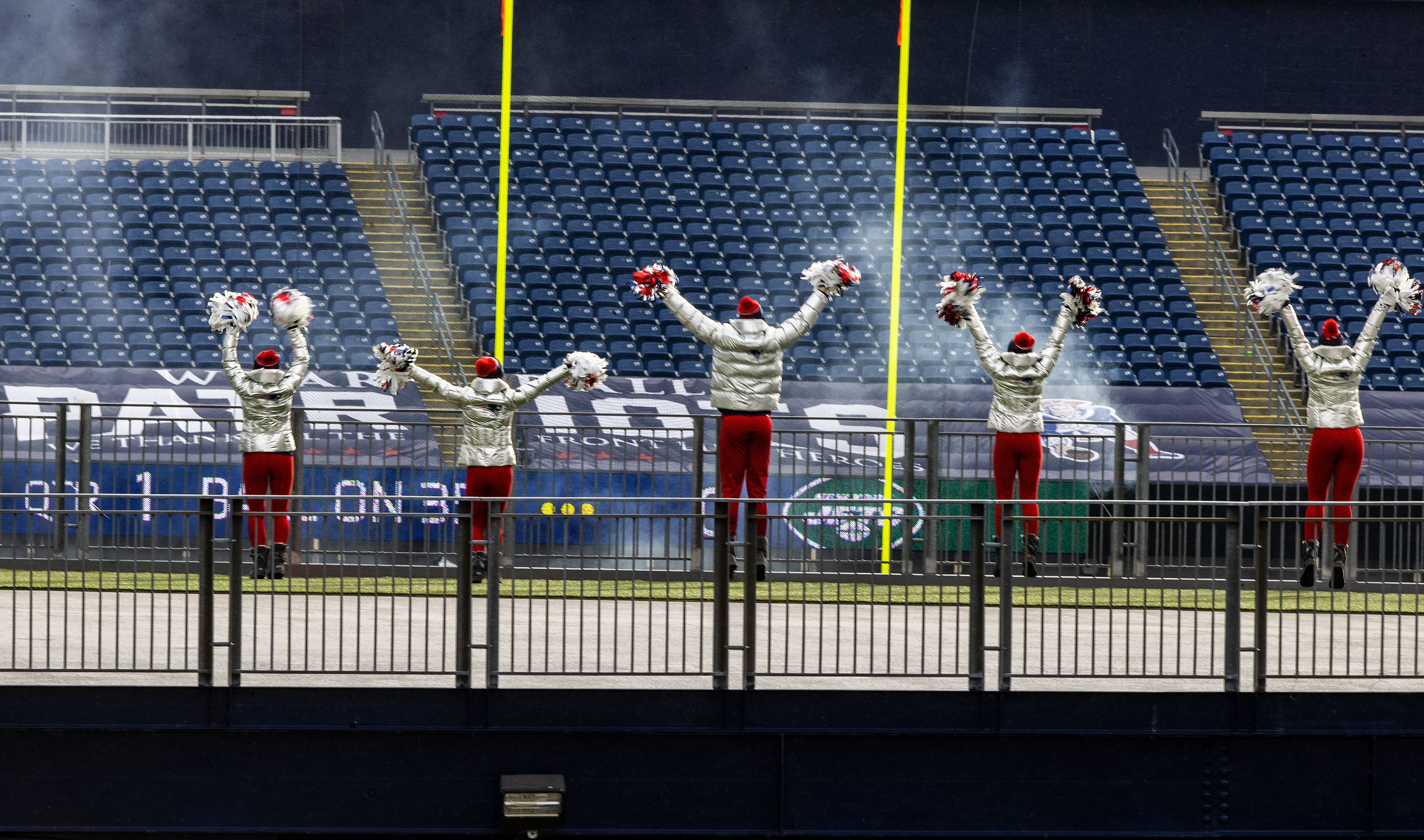 New giant video board the center of attention among renovations at Gillette  Stadium - The Boston Globe