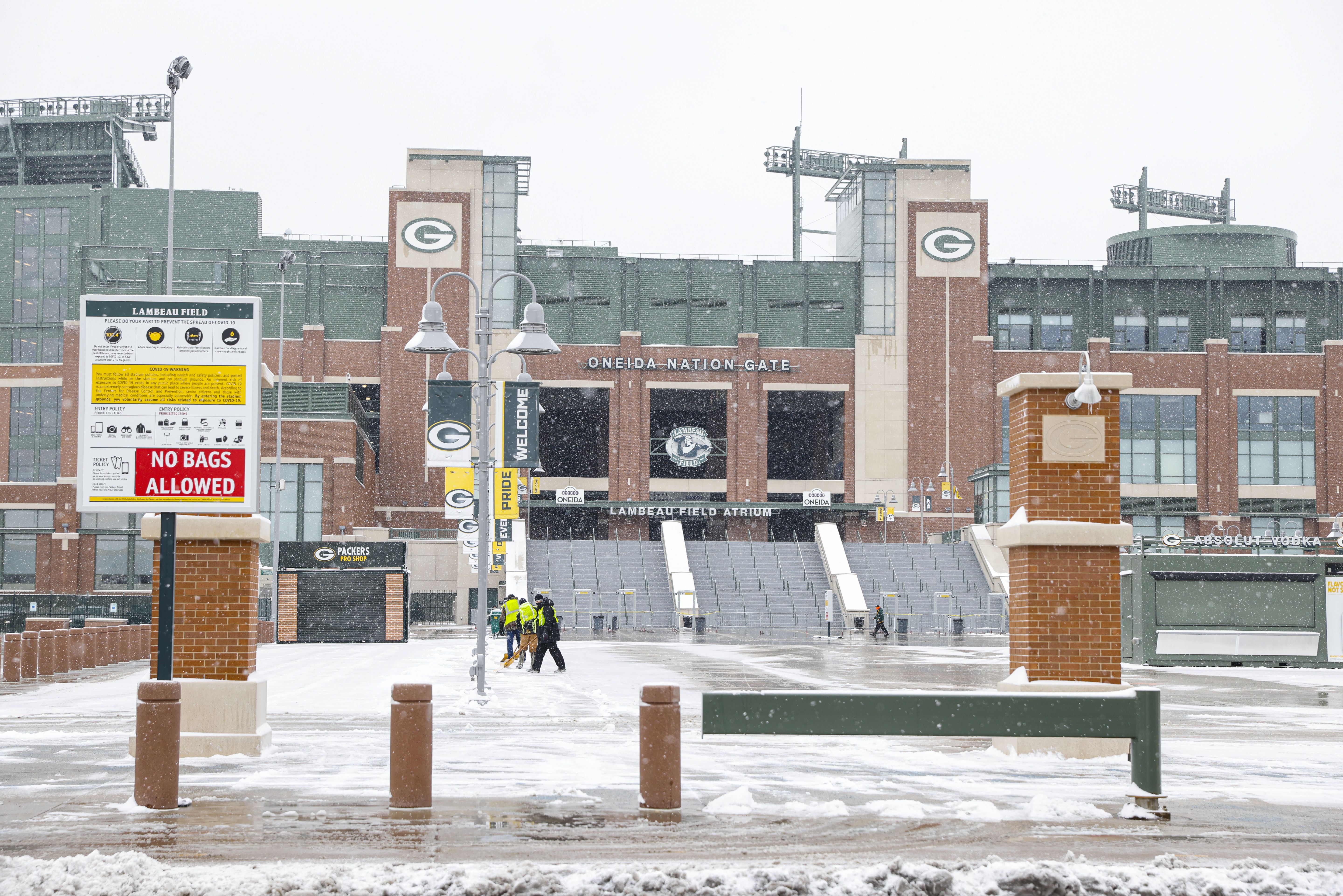 I Finally Stood on the 50 Yard Line at Lambeau Field in Green Bay! 