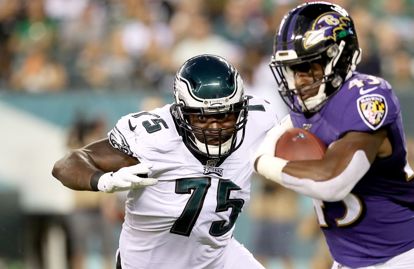 Eagles sign DE Vinny Curry to a one-year contract