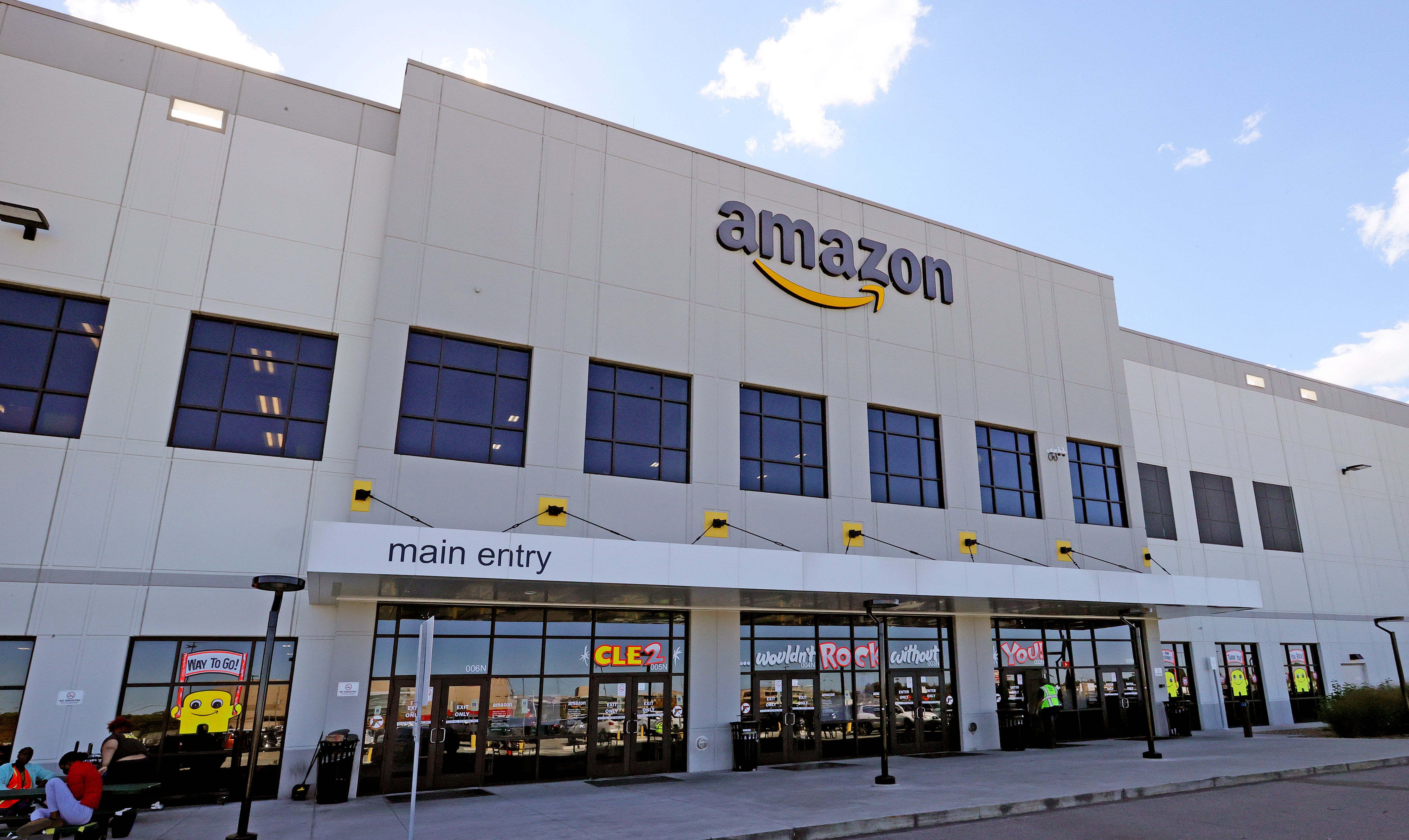 A Behind The Scenes Look At How The Amazon Fulfillment Center In North Randall Is Working To Create A Safe Environment Amid Pandemic Cleveland Com