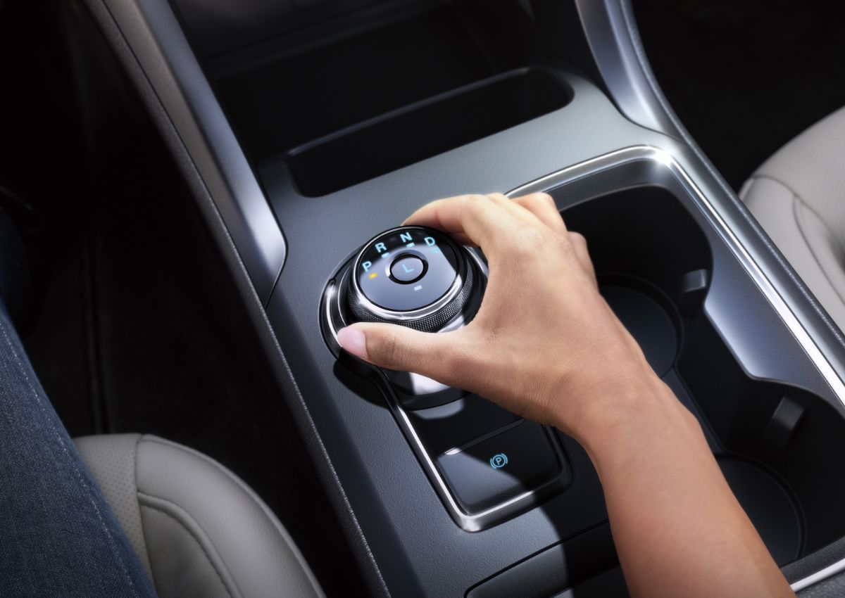 2019-fusion-hybrid-dial-shifter.jpg