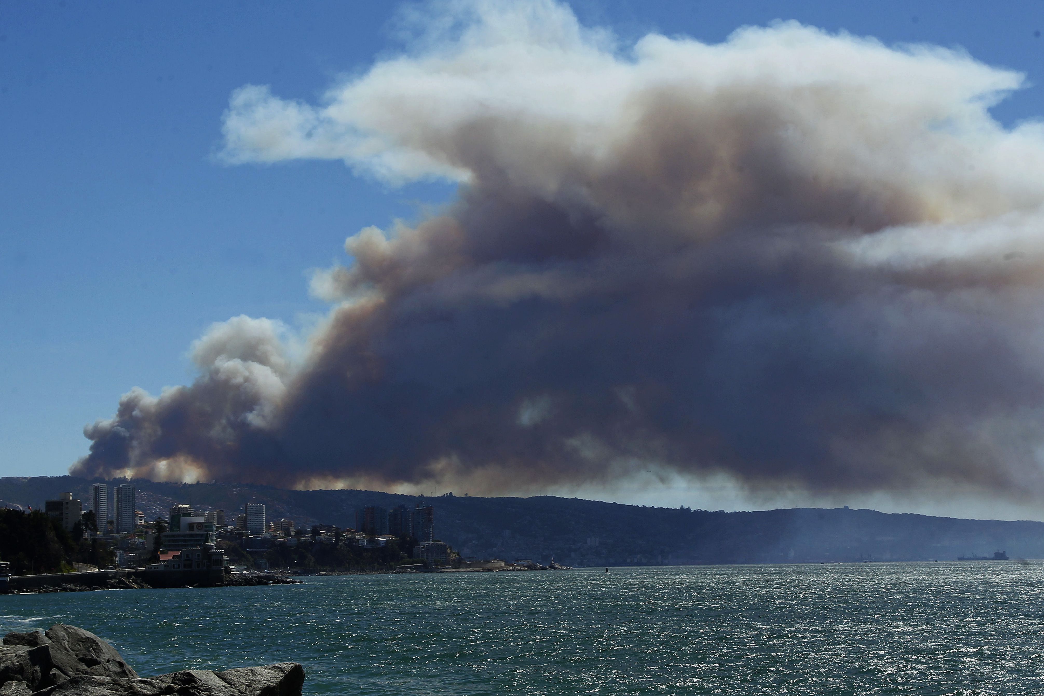 Incendio en sector de Laguna Verde.