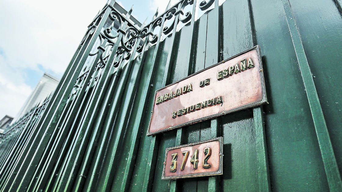 Imagen Protesta en embajada de españa10343