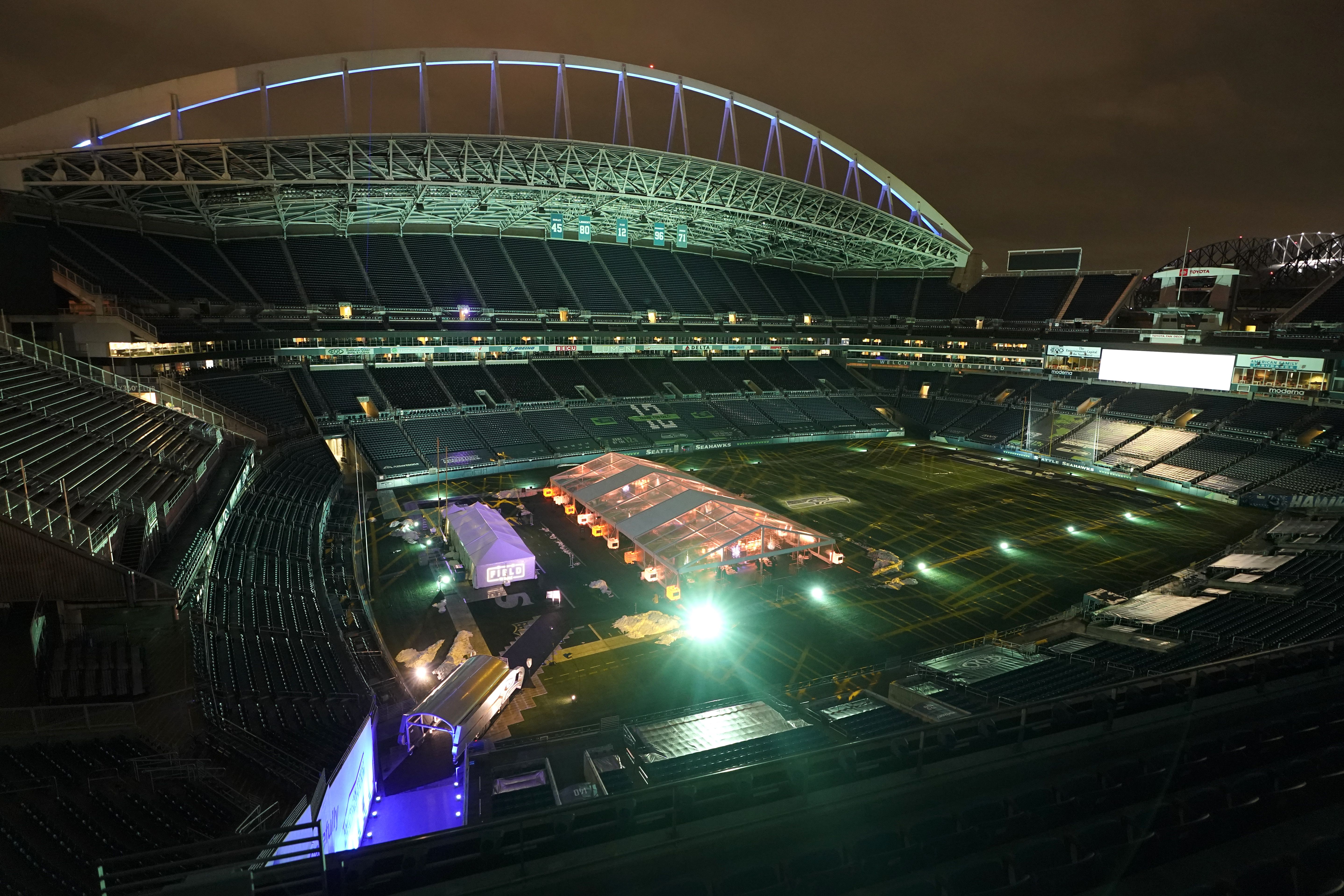 Seattle ups its outdoor dining game, Seahawks-style