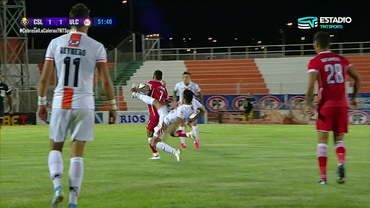 La eventual mano de Jeisson Vargas frente a Cobresal. Foto: Captura de pantalla.