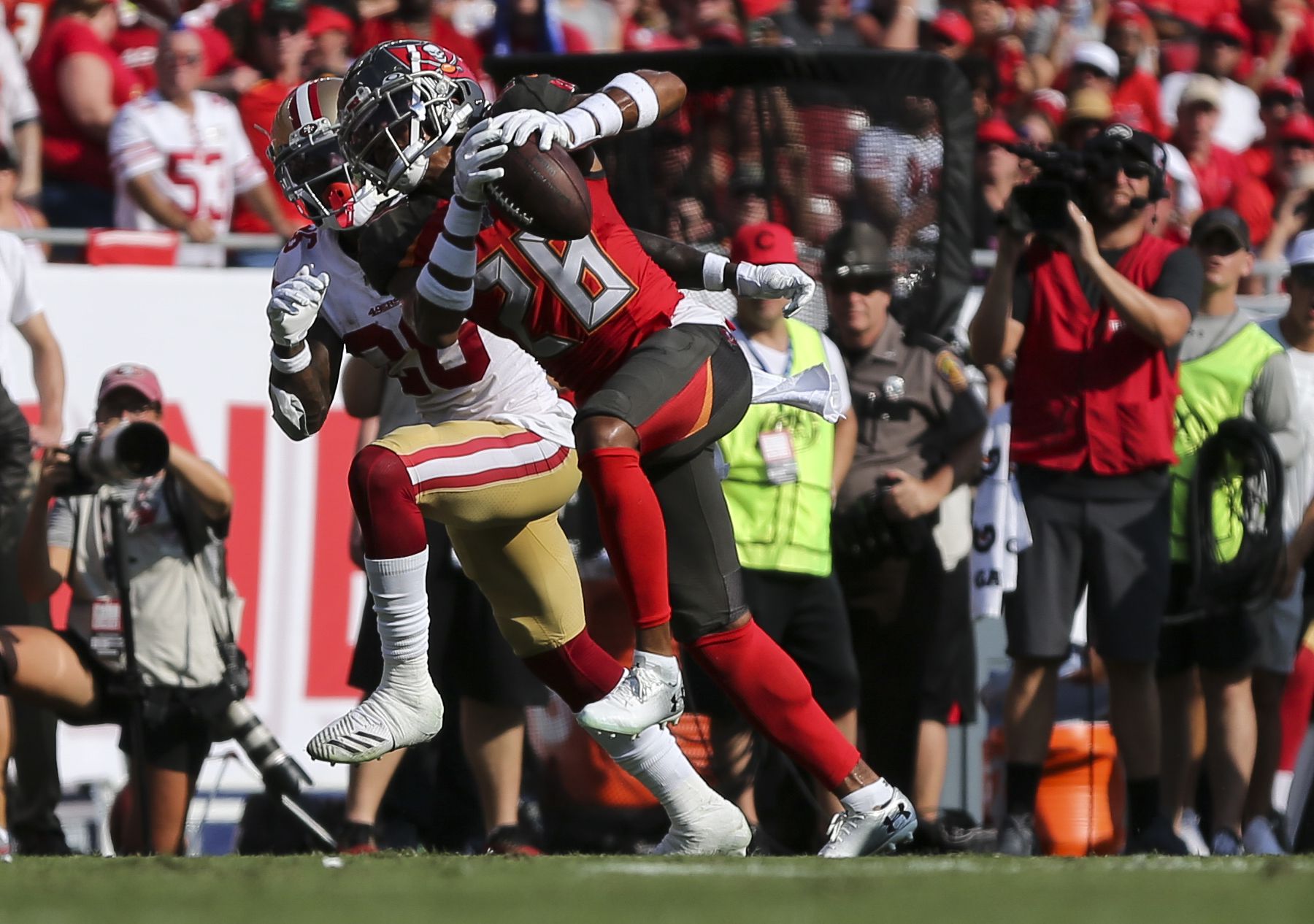 49ers-Bucs: Kwon Alexander ejected from game after illegal hit on Jameis  Winston.