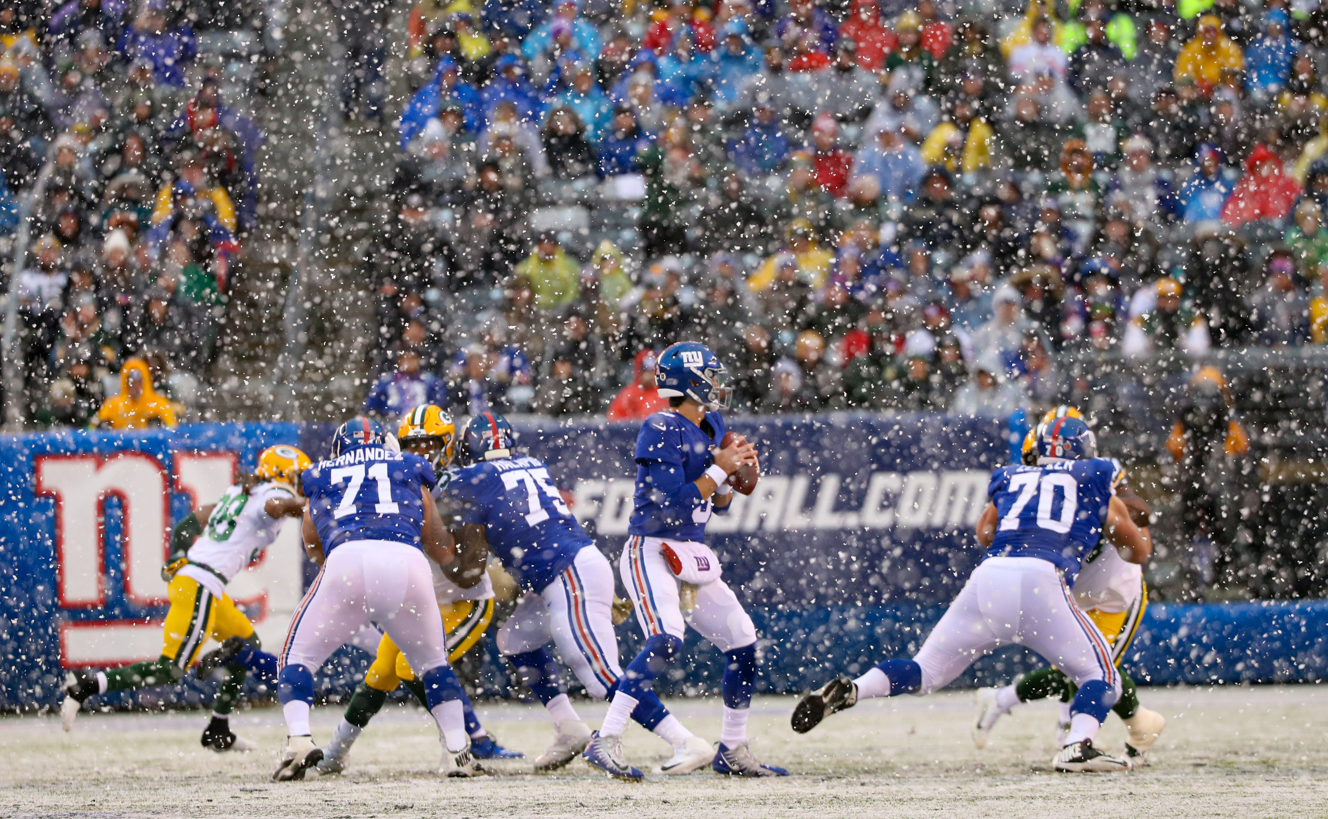 Daniel Jones struggles against Green Bay Packers in snow and rain