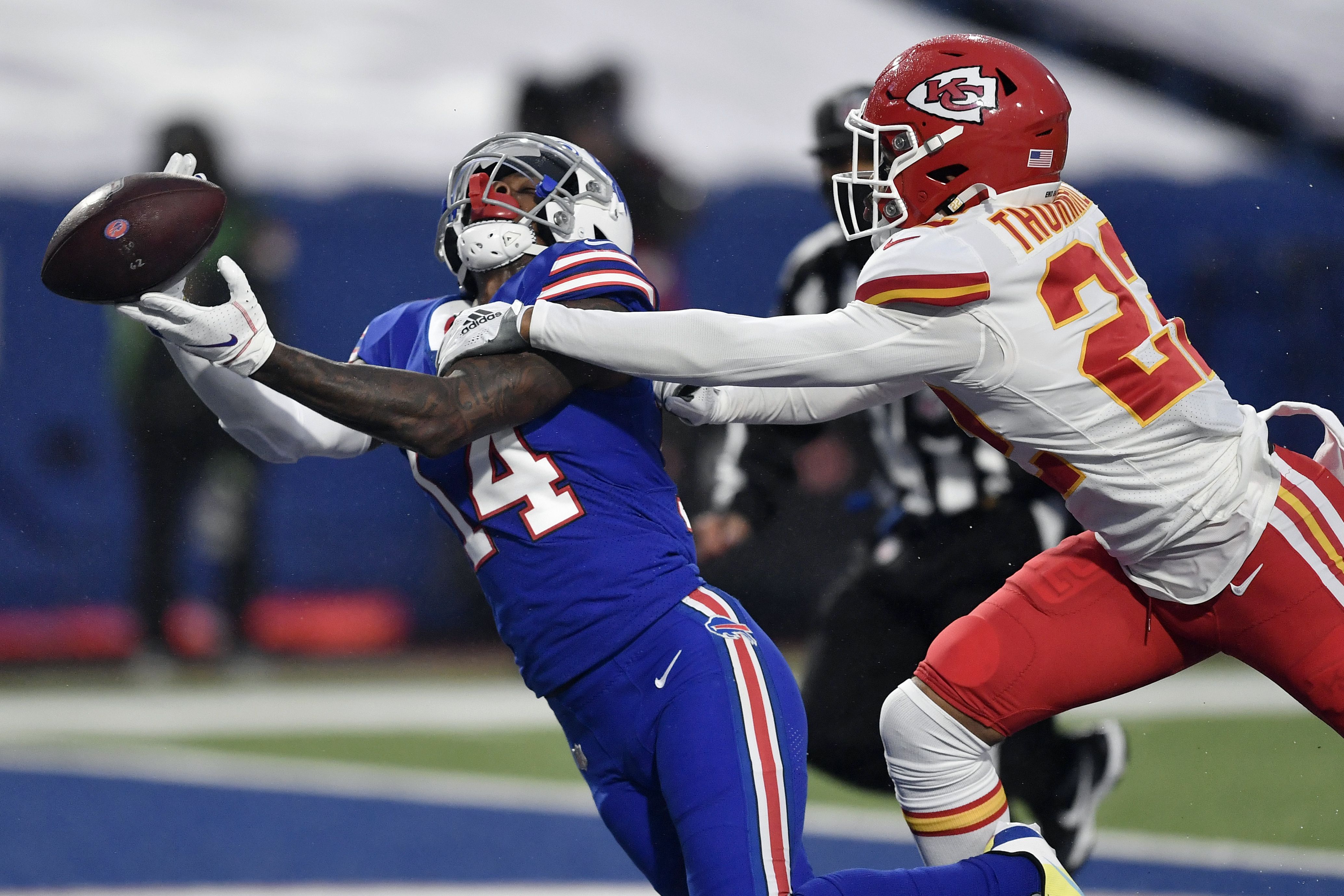 Chiefs, Edwards-Helaire run away with 26-17 win over Bills Le'Veon