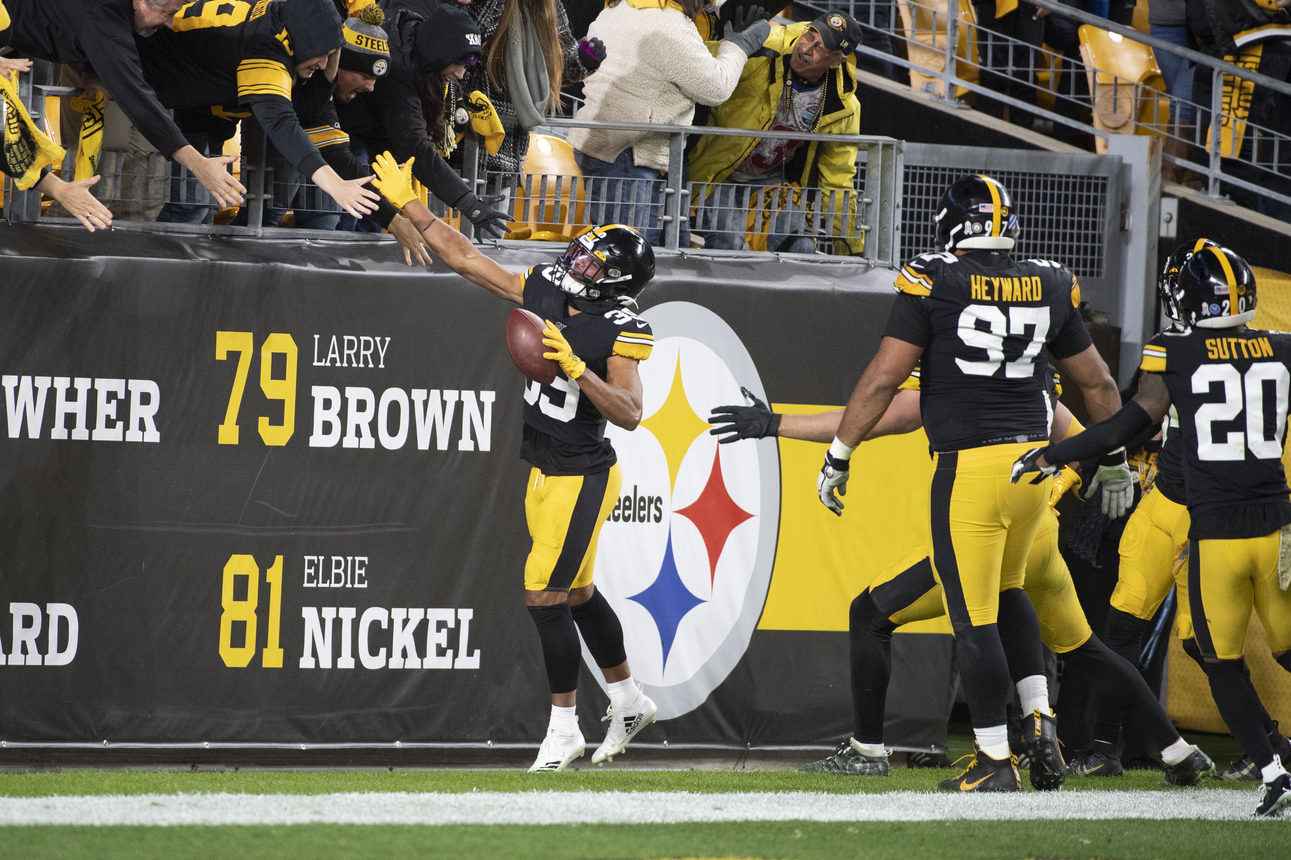 Steelers defense leads way in 17-12 win over Rams