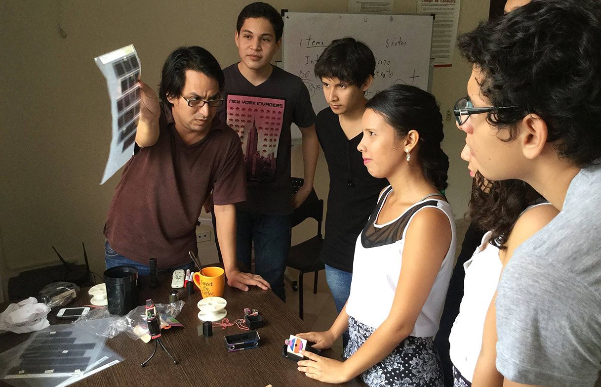 El arte de la fotografía estenopeica en una exposición en Guayaquil