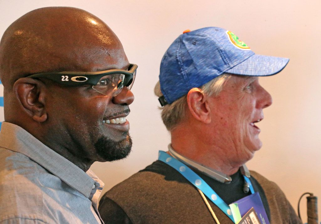 Emmitt Smith's eyes, new app let a blind fan 'watch' a Cowboys game