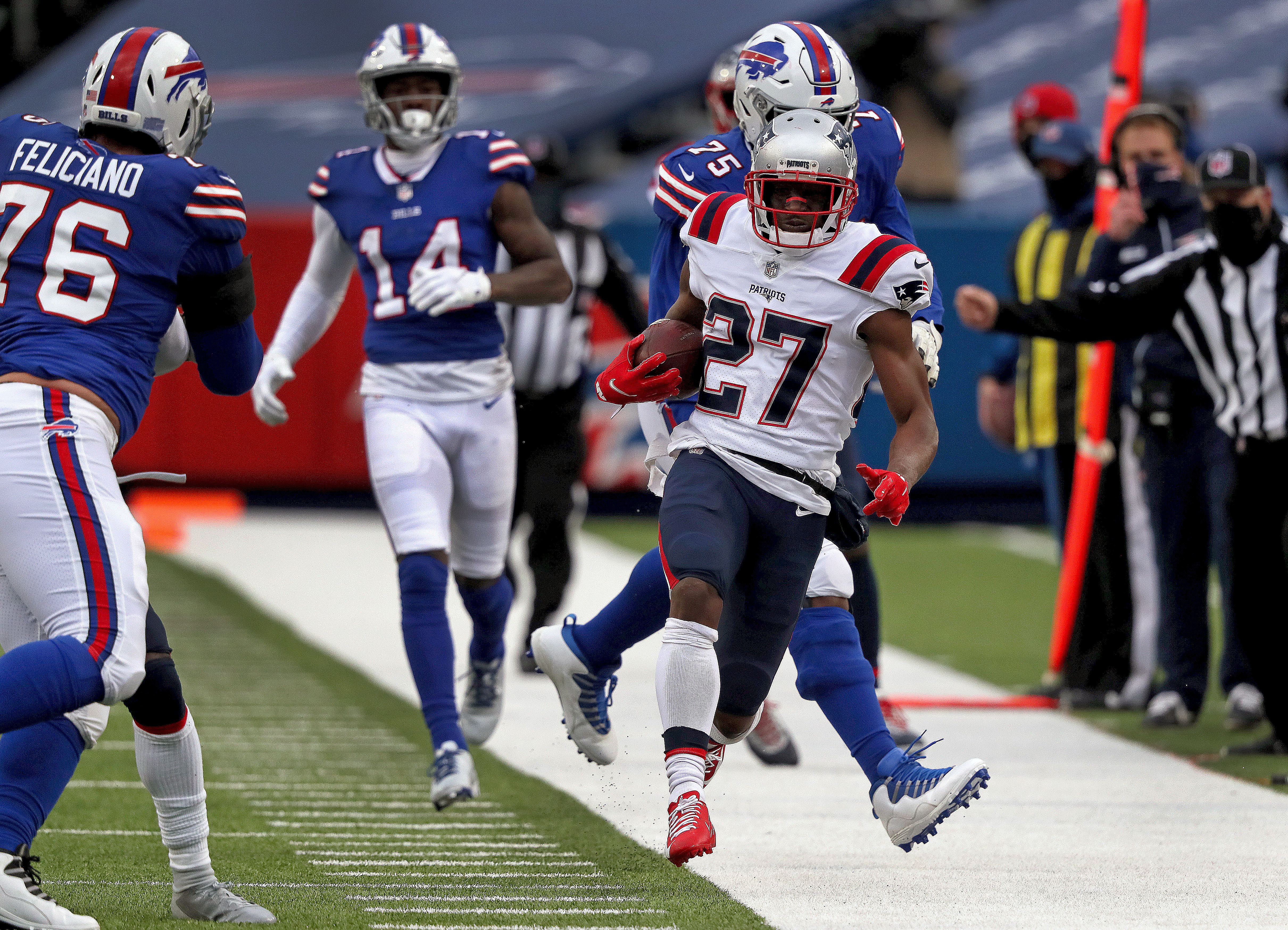 Patriots' J.C. Jackson moved into the No. 1 cover spot and put his skills  on display vs. Bills - The Boston Globe