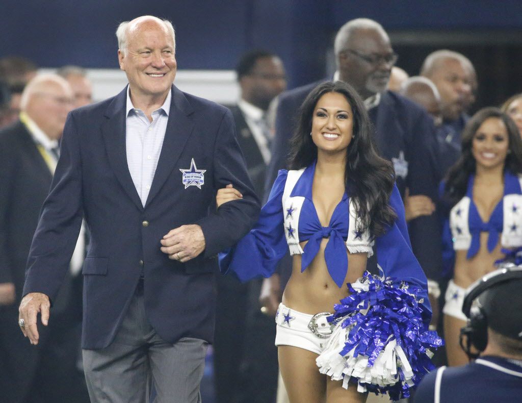 Dallas Cowboys cheerleaders celebrate in style after dominant