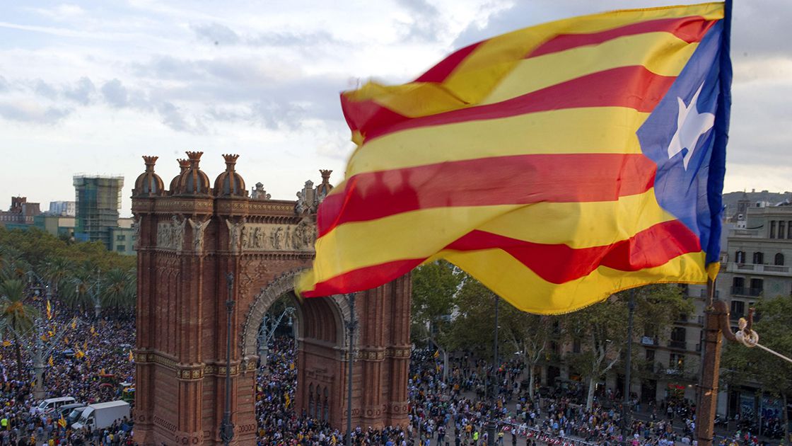 INDEPENDENTISTAS EN LOS ALREDEDORES DEL PARQUE DEL PARLAMENTO