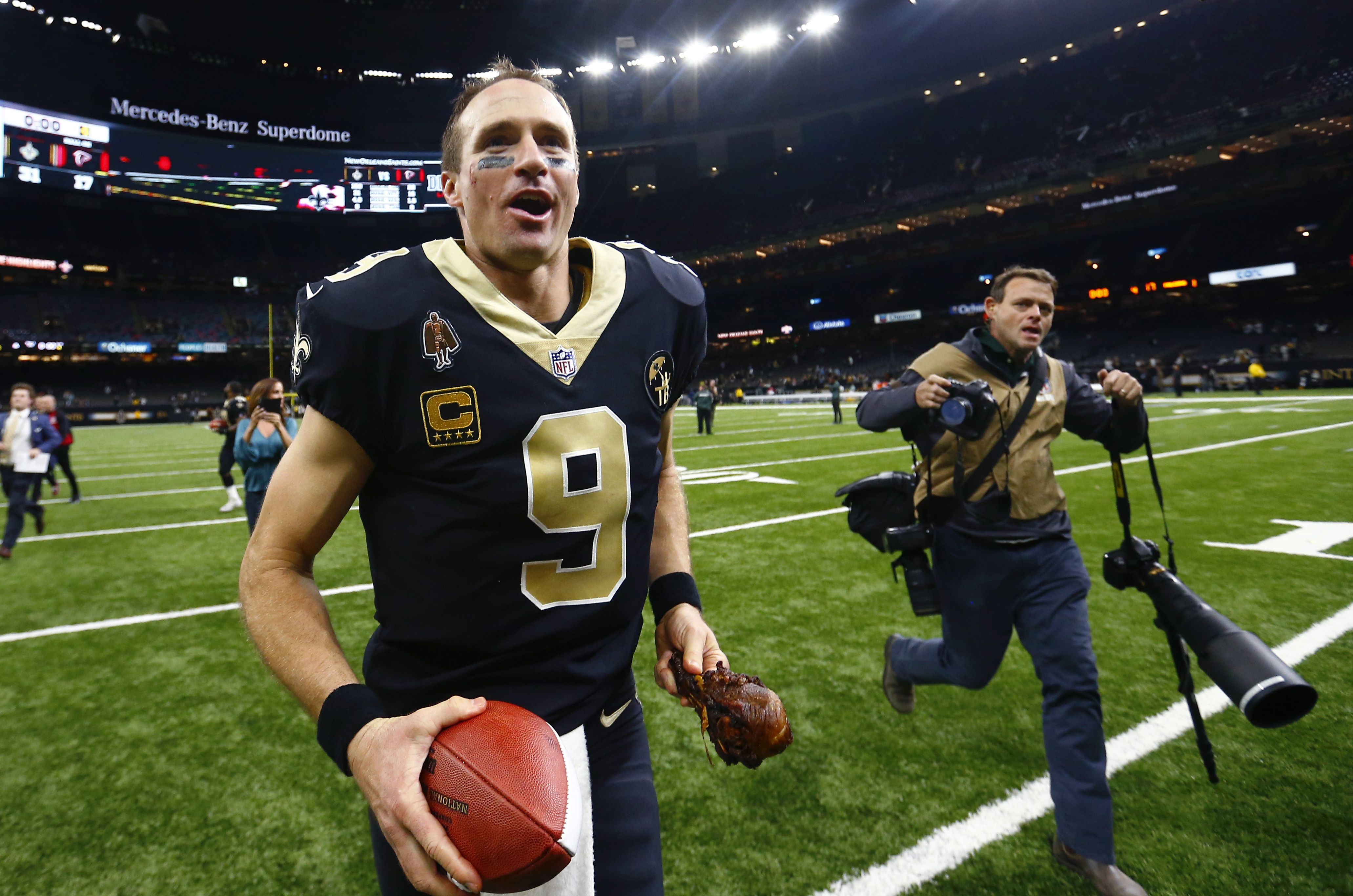 Case Keenum Touchdown w/ Thanksgiving Dinner Celebration