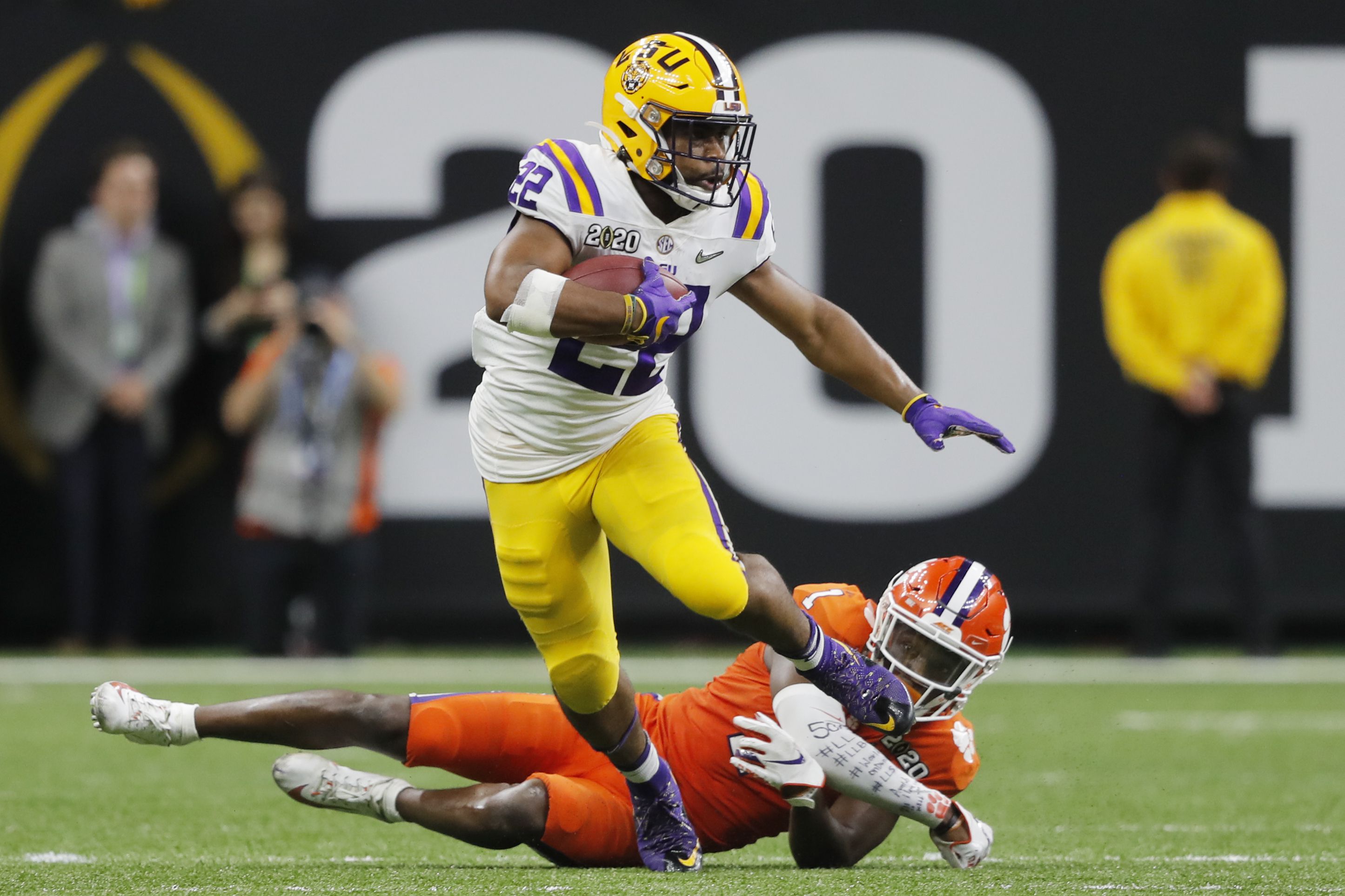 Burrow, LSU cap magical season, beat Clemson 42-25 for title