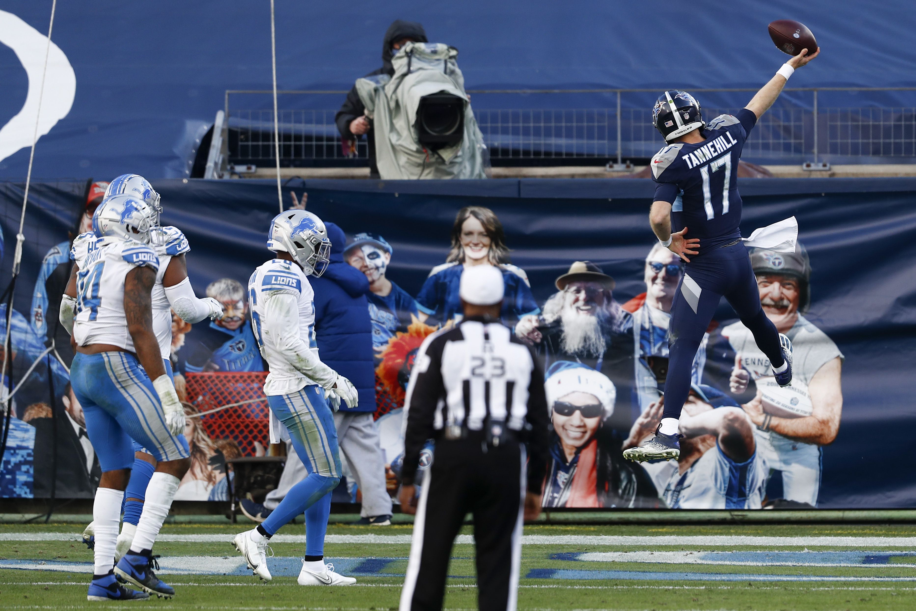 Derrick Henry, terrific Titans offense too powerful for Lions, 46-25