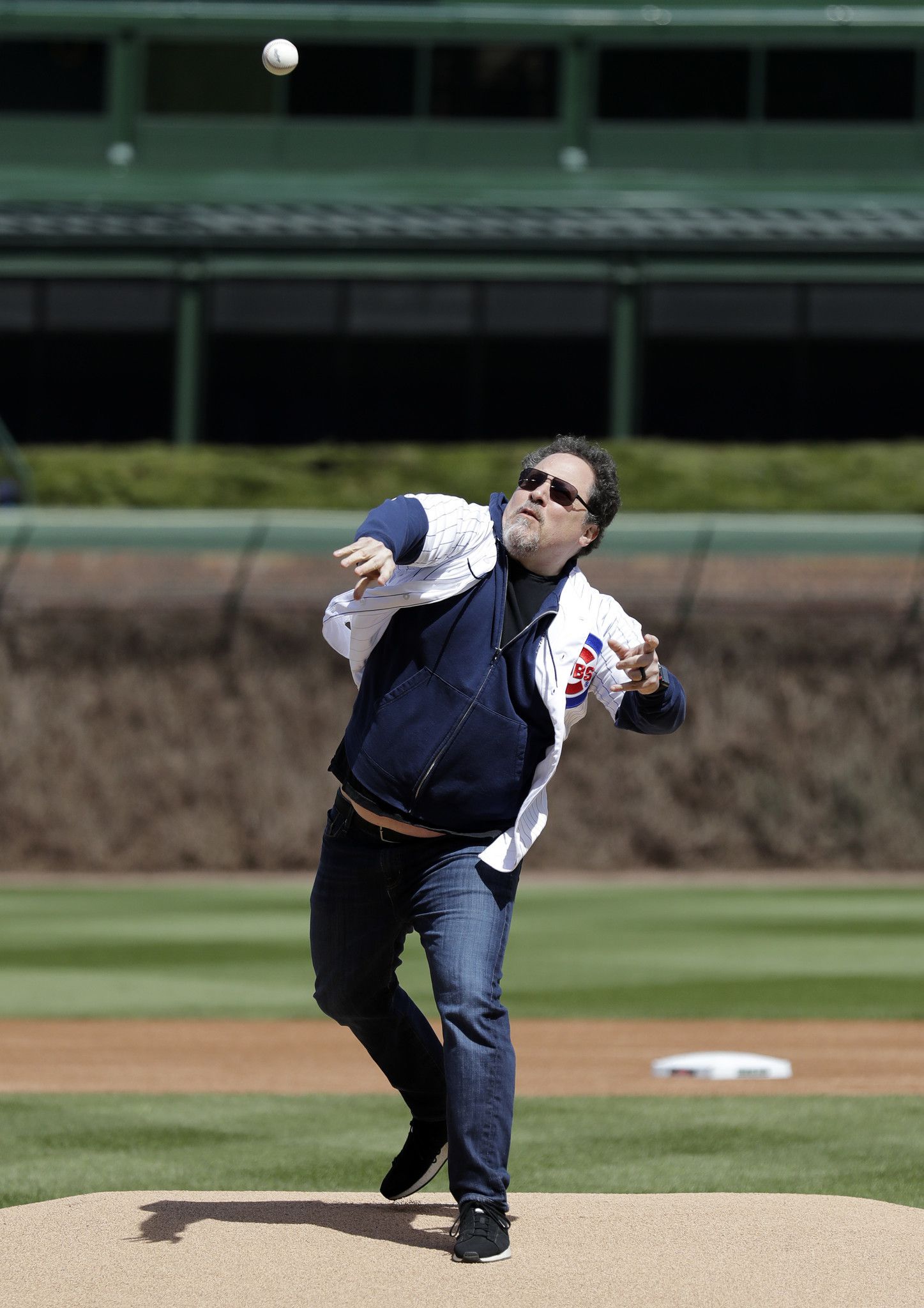 Charlie Sheen would be 'honored' to throw out the first pitch at the World  Series