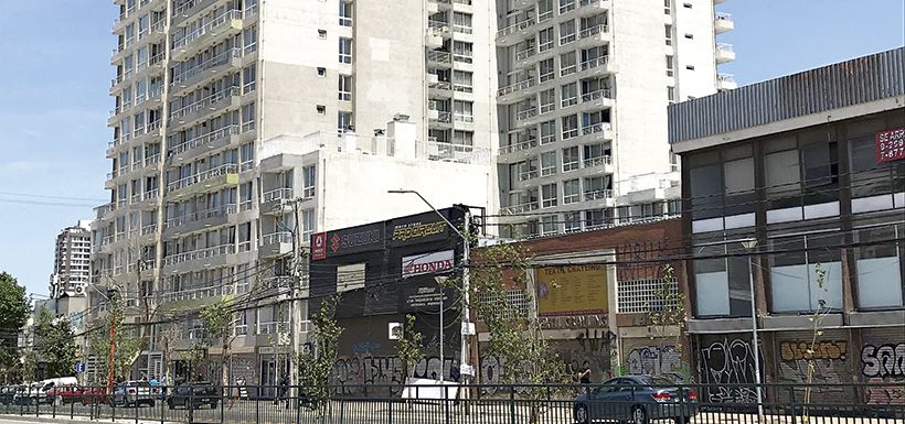 edificio onde ocurrió el femicidio, ubicado en Av. Vicuña Mackenna.