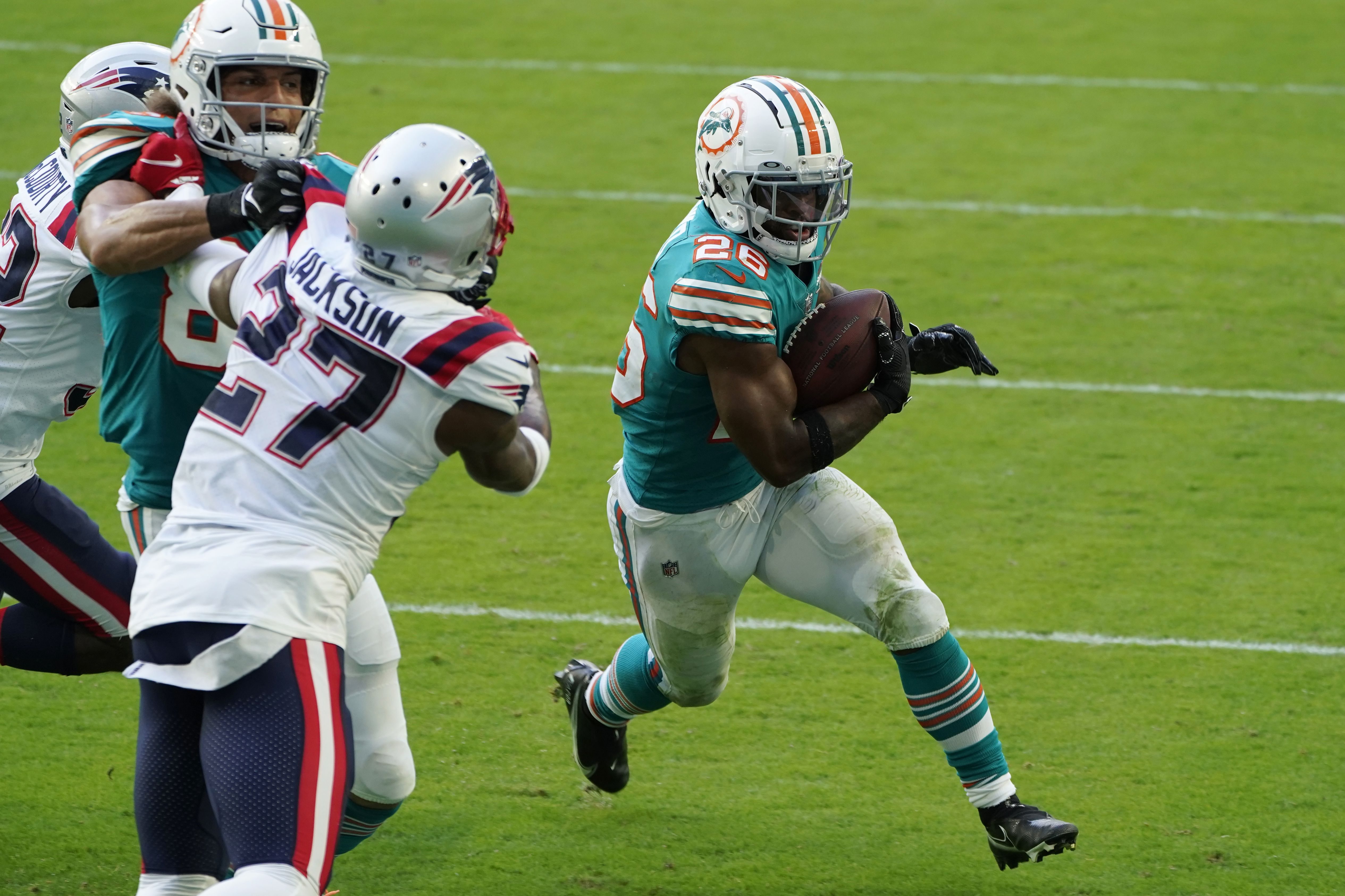 DeVante Parker Puts On Show Against Stephon Gilmore