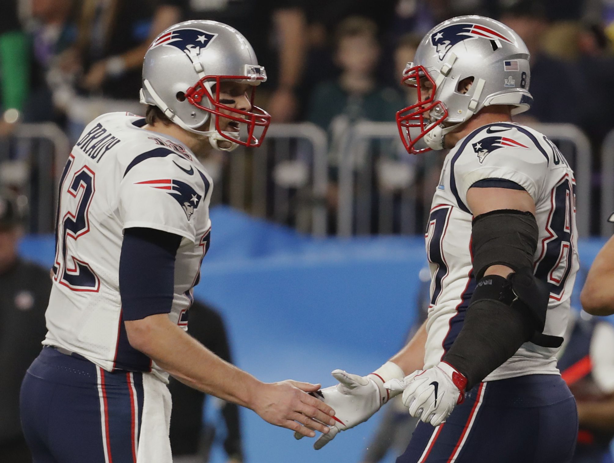 The call between Tom Brady and Rob Gronkowski that made him burst into  tears