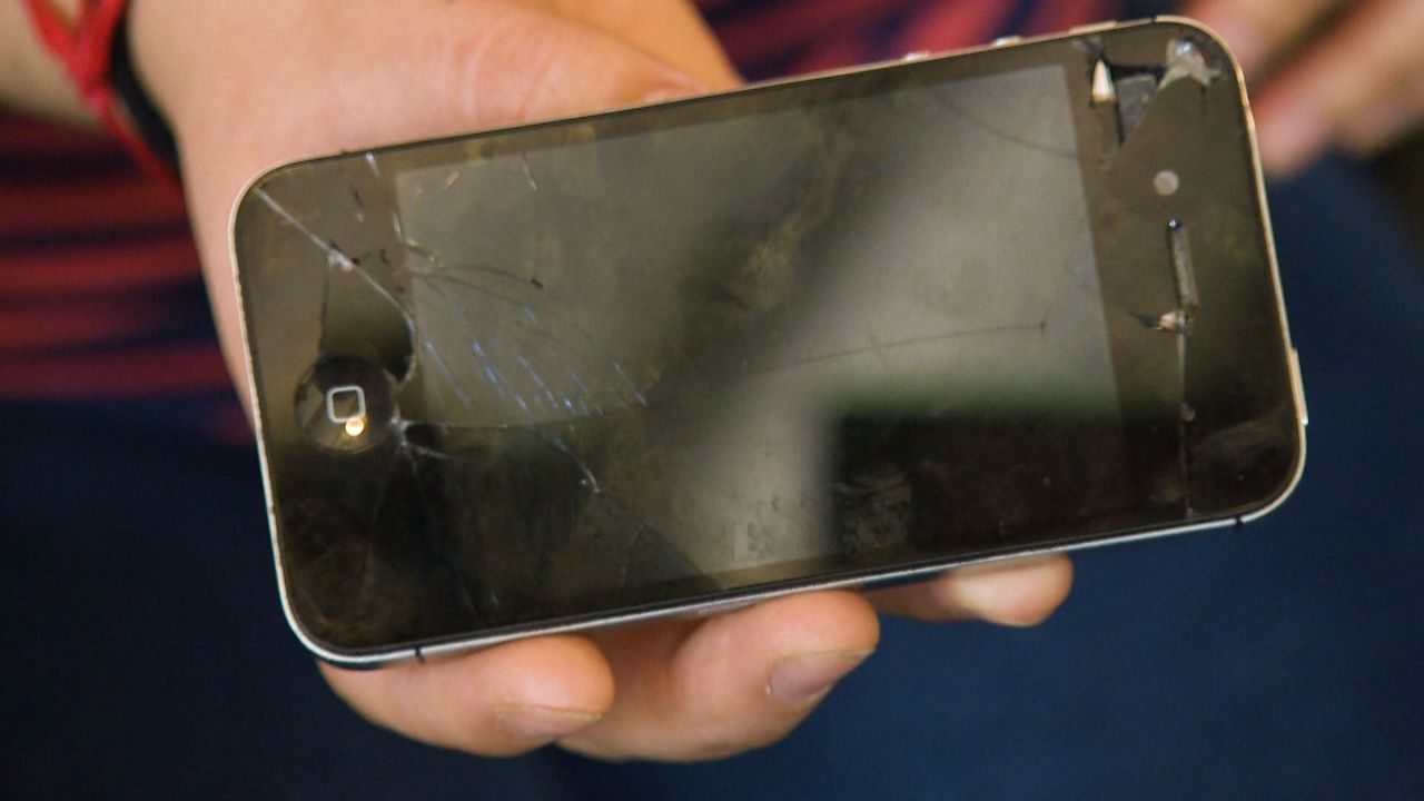 Repairing a cracked phone screen