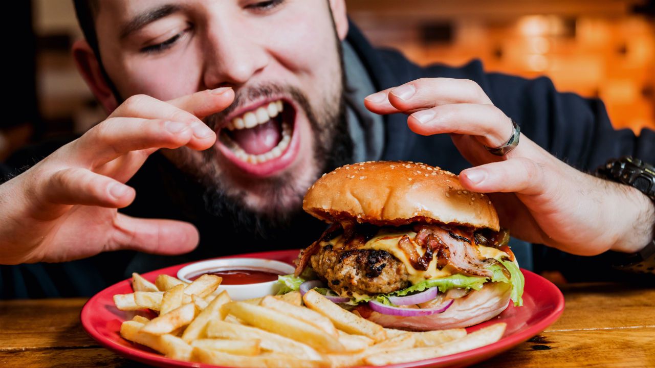 Por qué no es recomendable comer muy rápido | TN