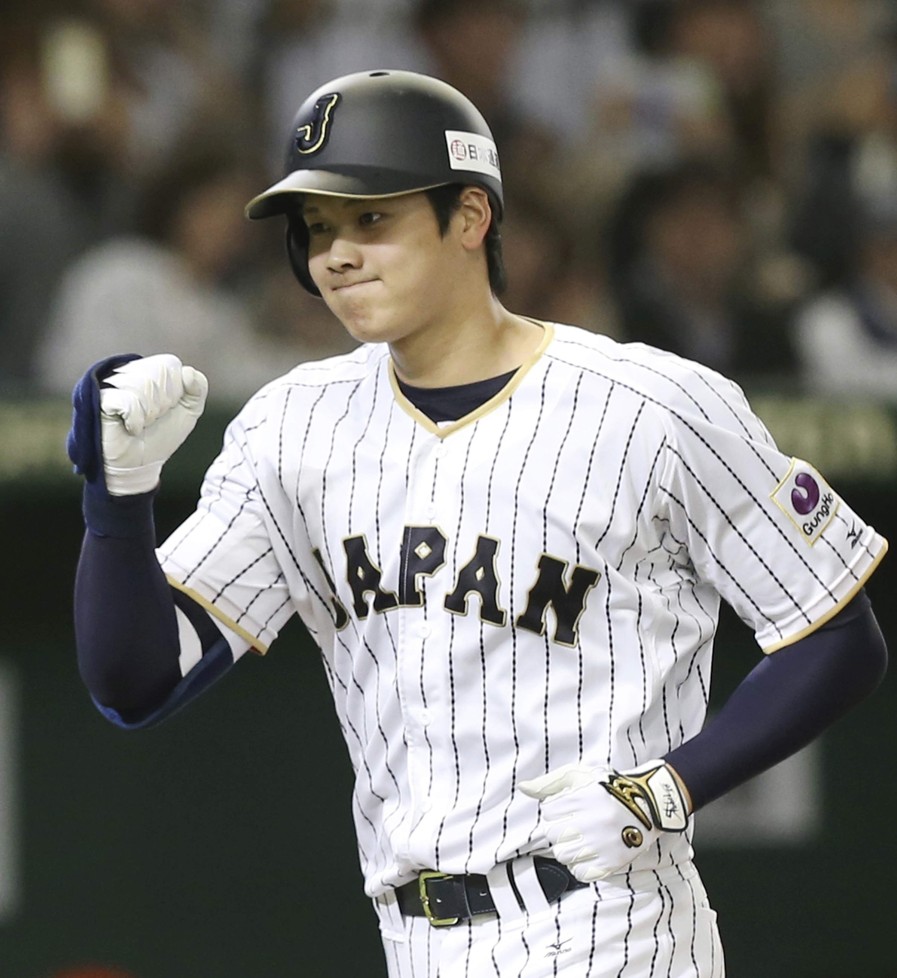 New Angels Pitcher Finding Ways to Bond with Shohei Ohtani - Los Angeles  Angels