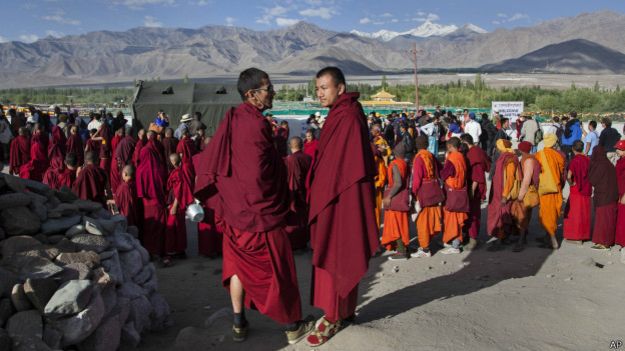 140715152339_tibet_monks_624x351_ap.jpg