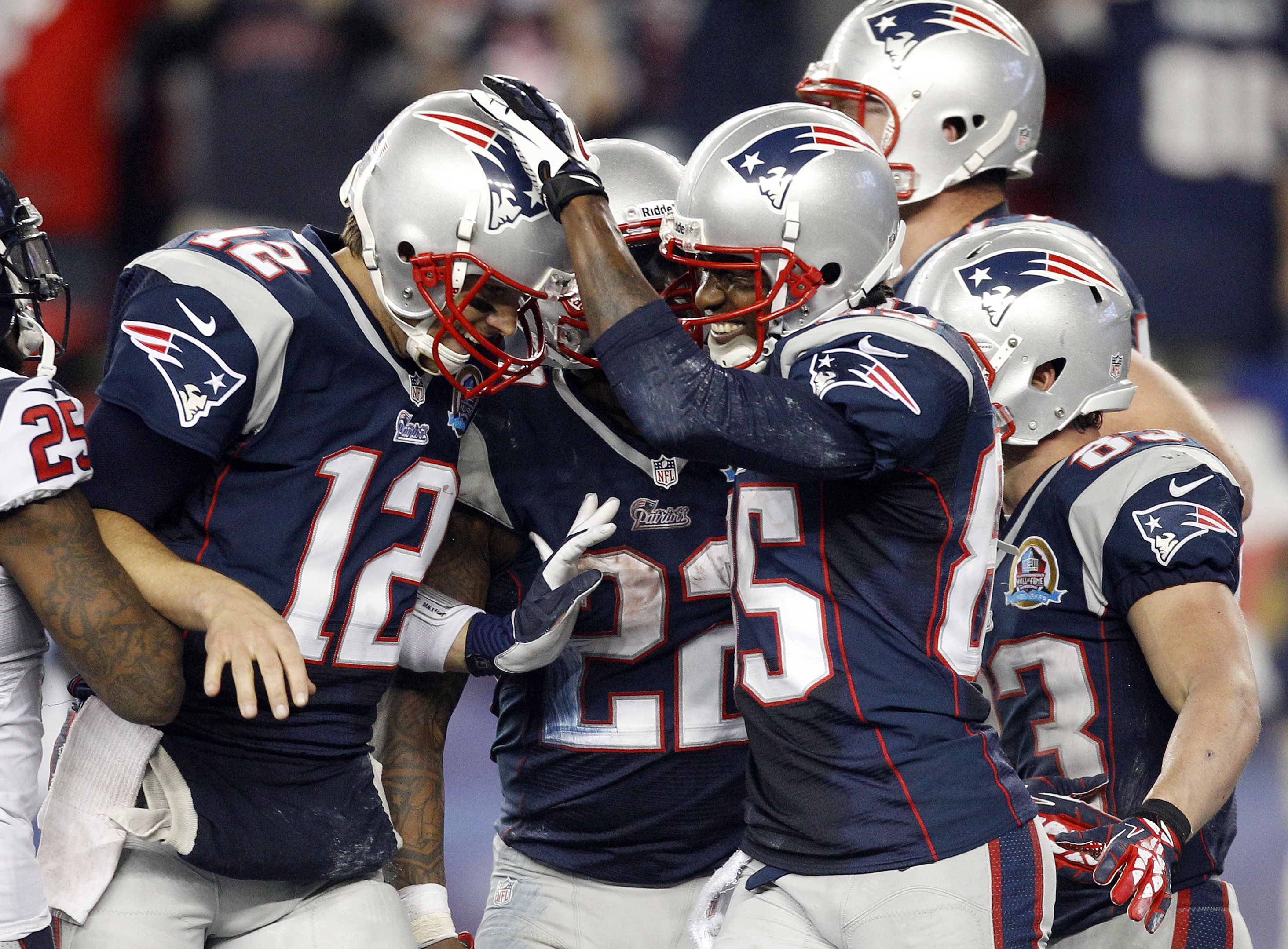 Brady, Patriots take it to Texans, 42-14