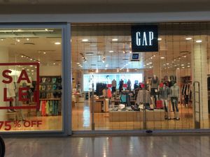 Gap Jordan Creek Mall Store -  1695332934