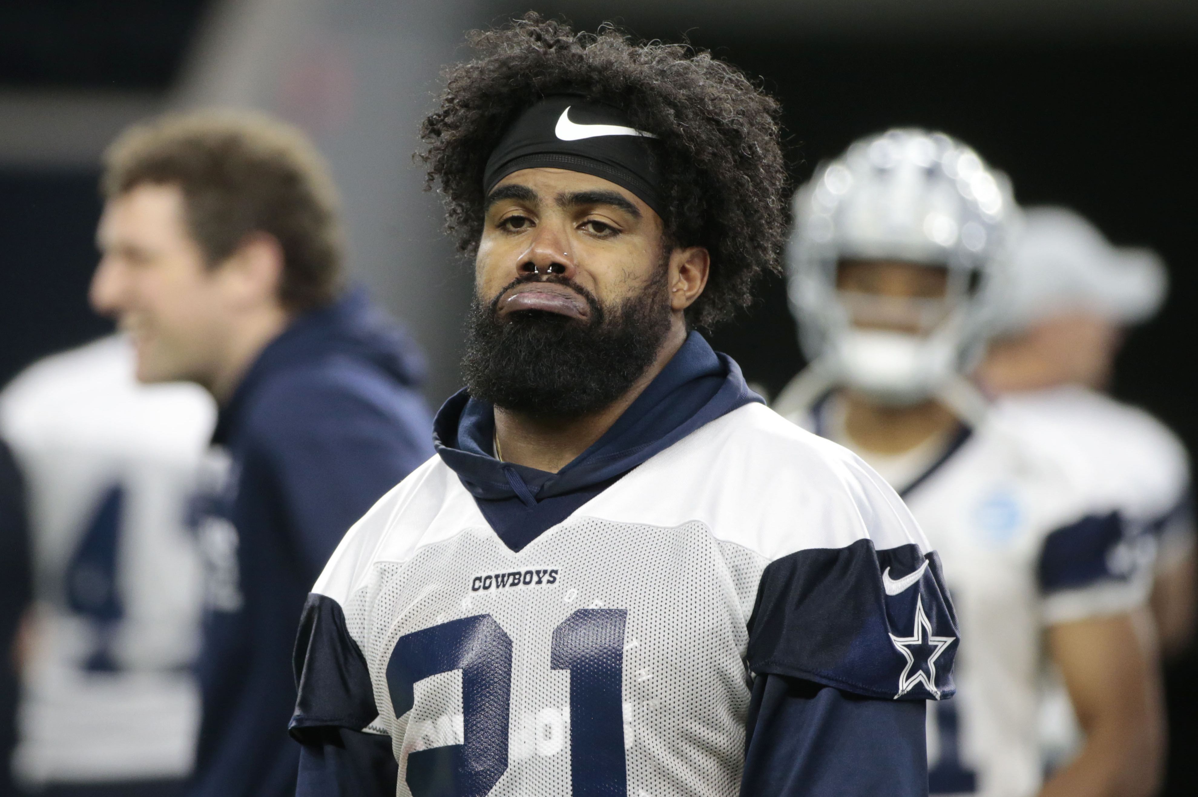 NFL rumors: It's pay-to-play for Cowboys' Ezekiel Elliott