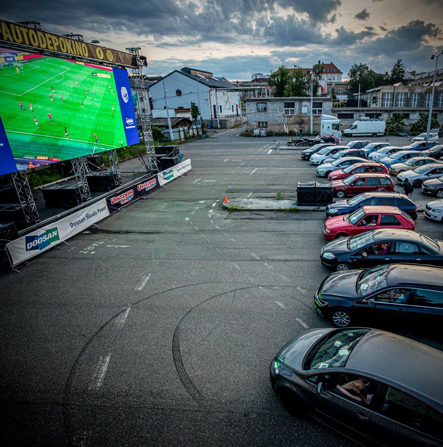 Autocines y fútbol