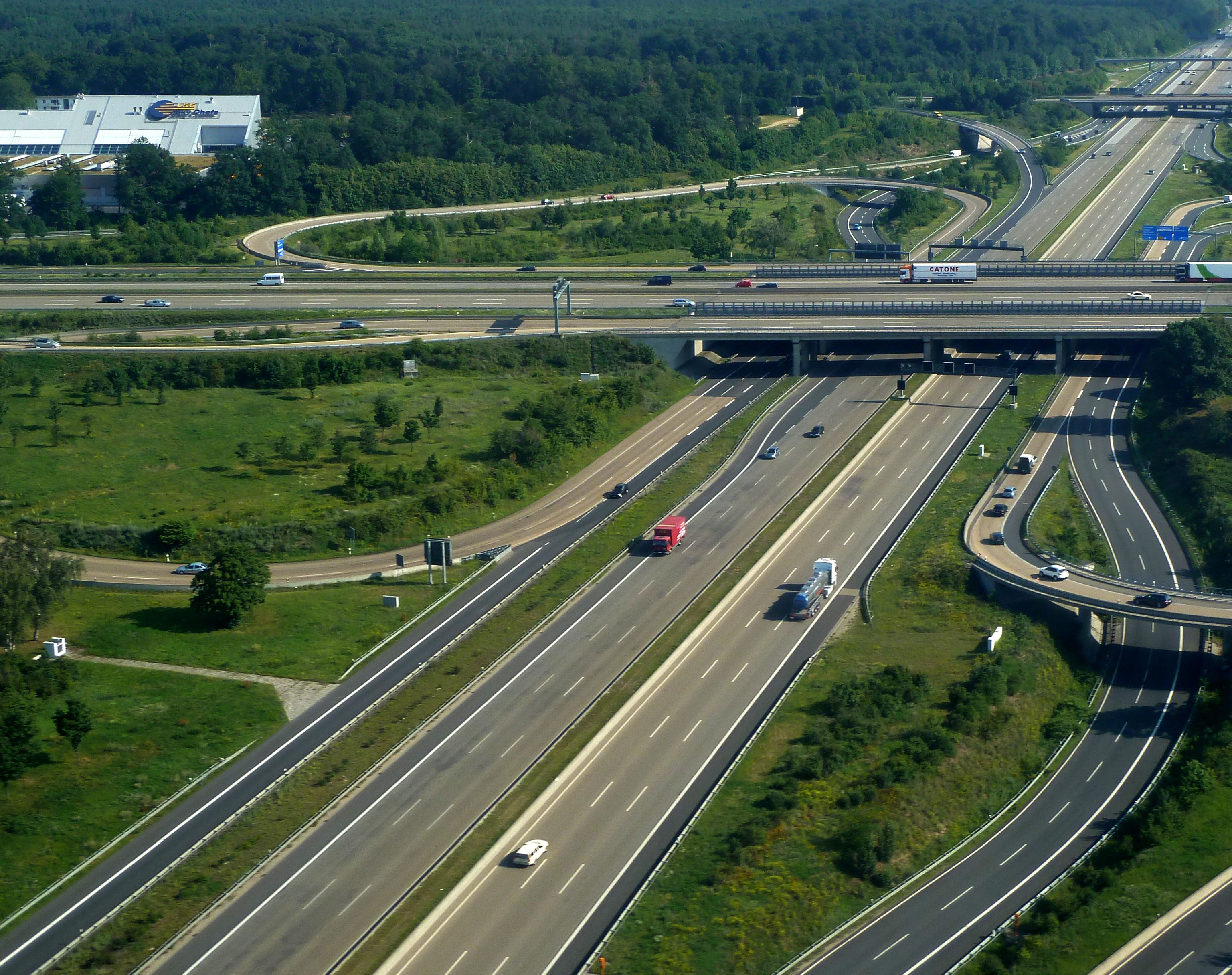 Frankfurter_Kreuz_-_BAB_3_und_5.jpg