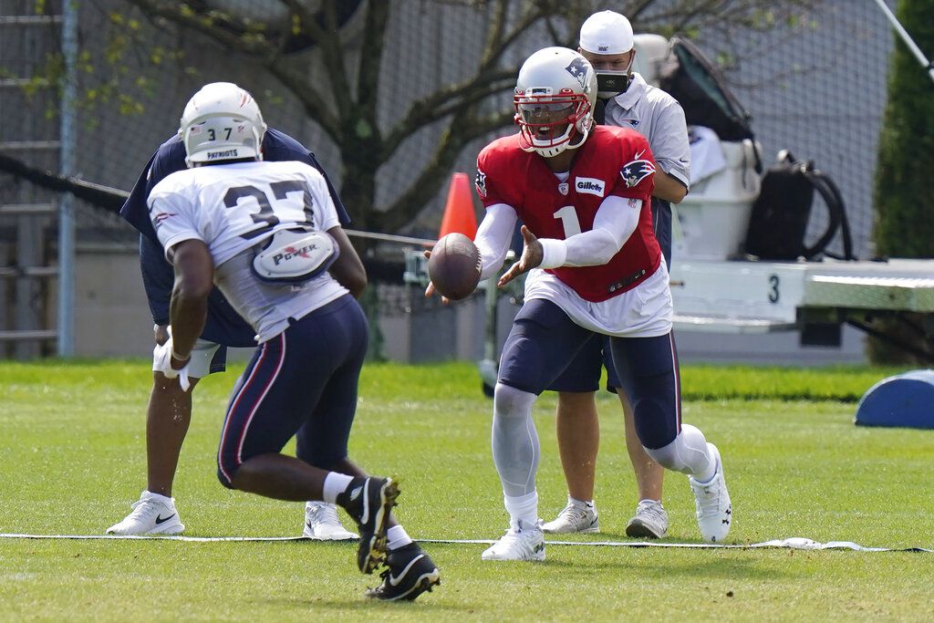 Cam Newton named Patriots' starting QB, team captain, source says