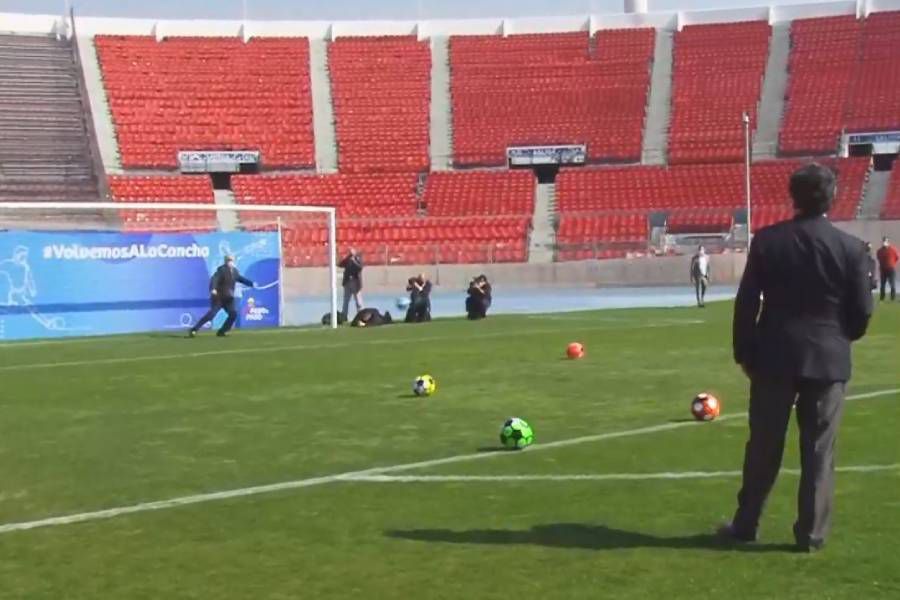 Sebastián Piñera, Estadio Nacional, Anuncio, Fútbol