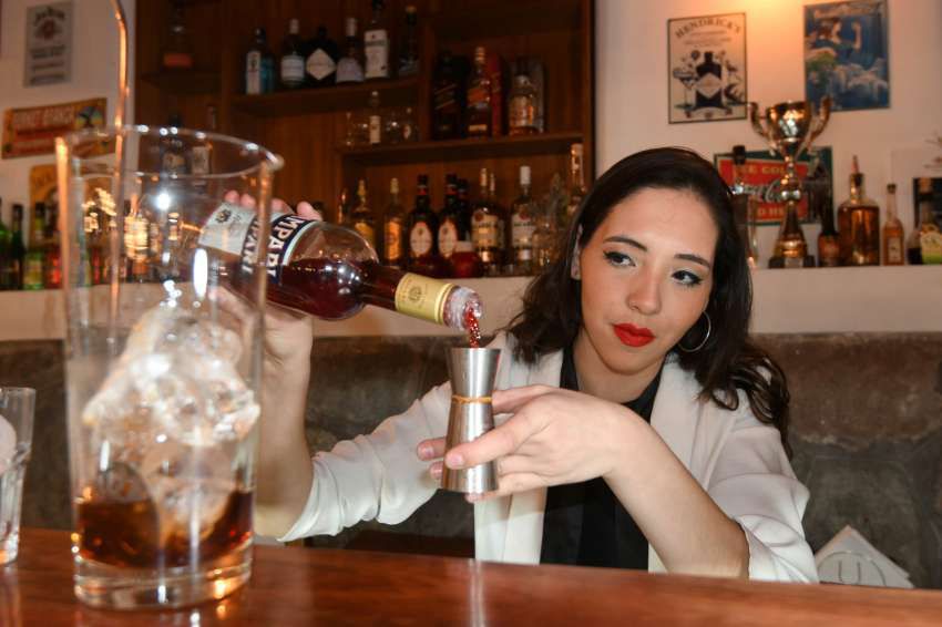 Las Chicas Bartender Ganan Terreno En La Cocteleria Sociedad