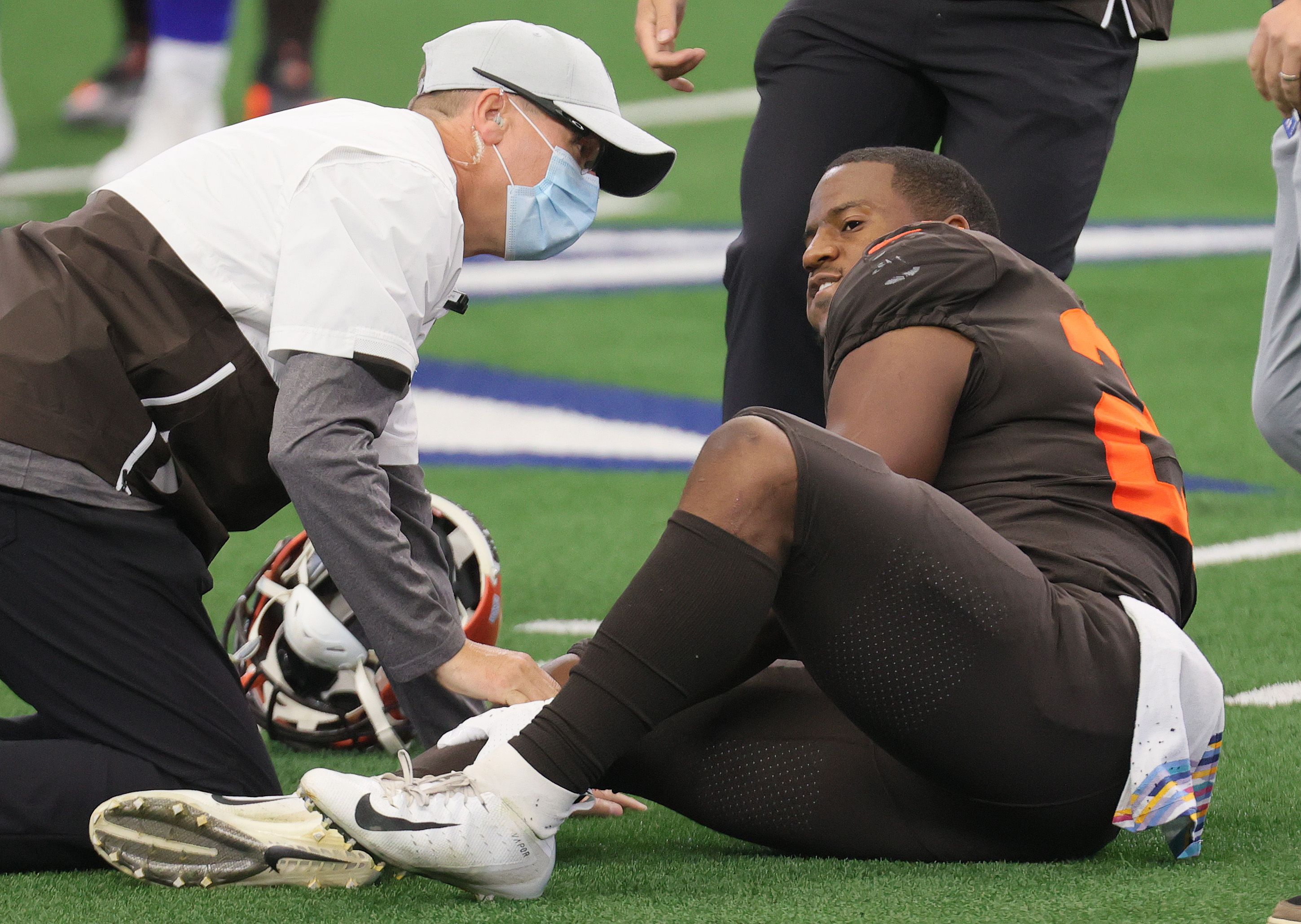 Nick Chubb carted off the field after going down with serious leg injury in Steelers  vs Browns video injury chubb knee injury video chubb injury steelers chubb  knee injury : r/VIKOCLIPSS