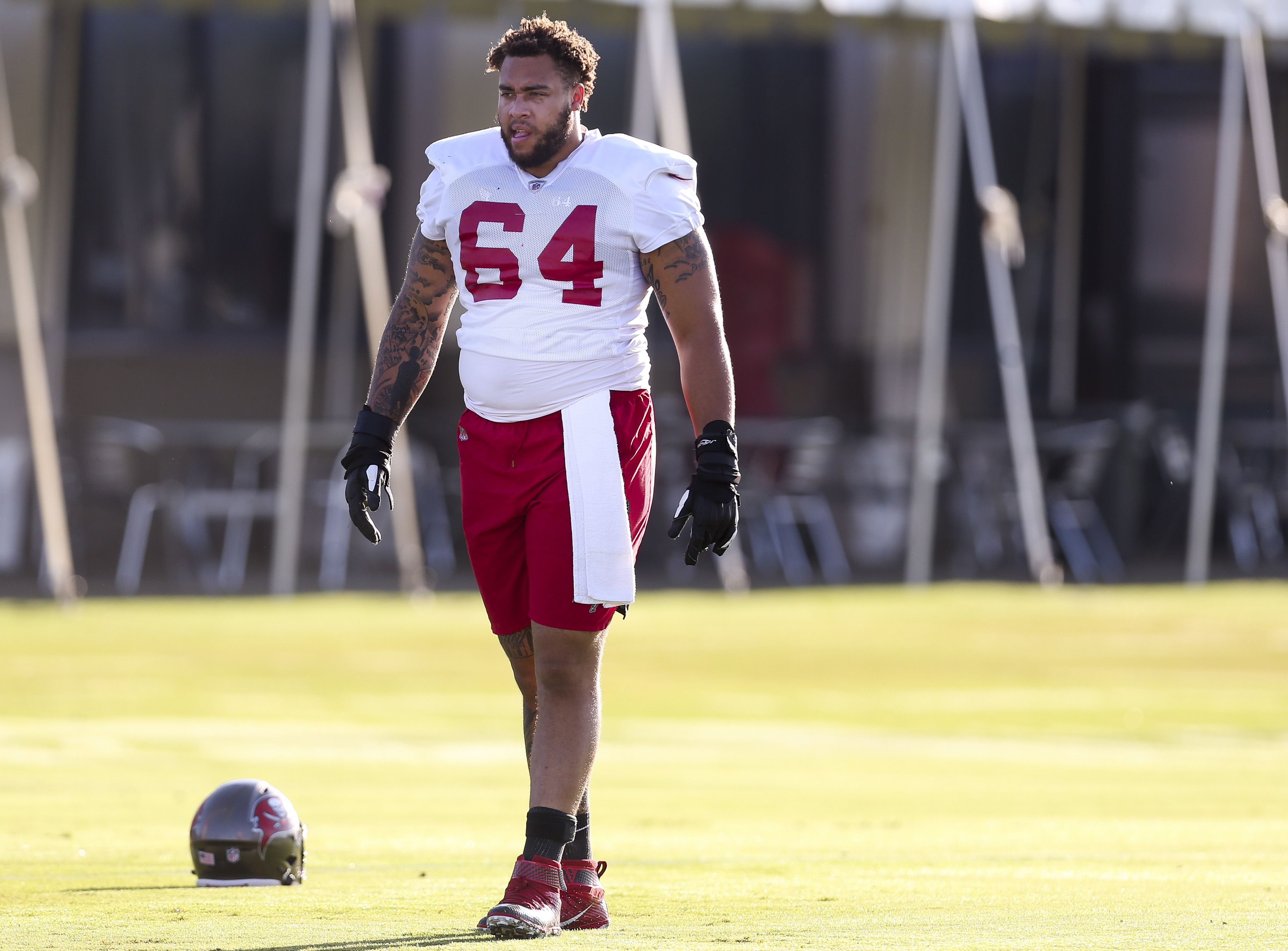 Bucs' Alex Cappa, Aaron Stinnie in a battle to start at right guard