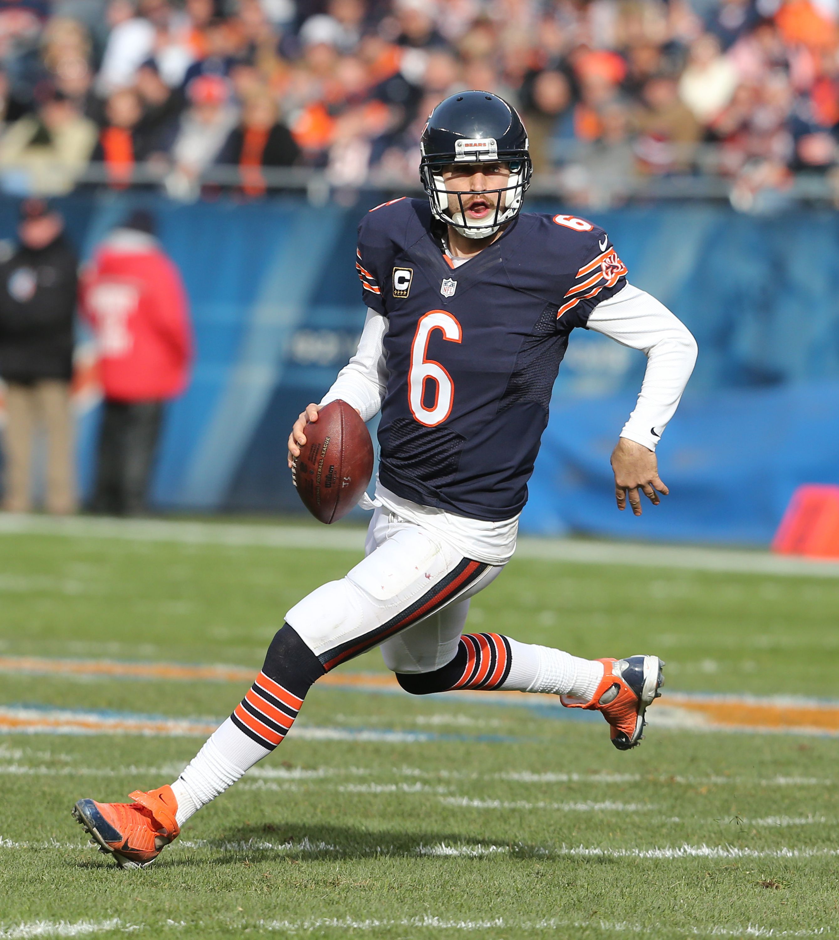 Bears' Cutler not overly efficient, but the 'W' is all that matters