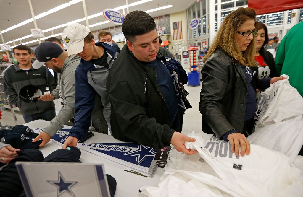 Retailer breaks out championship gear in Dallas as Cowboys clinch NFC East  with Giants' loss