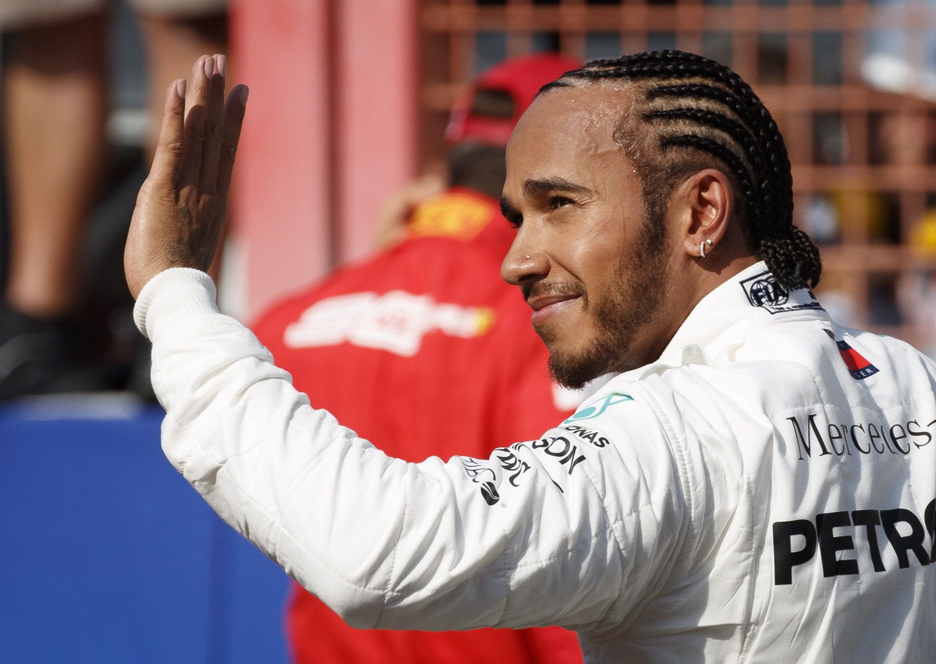 Lewis Hamilton firma nuevo contrato con Mercedes, pero solo por un año