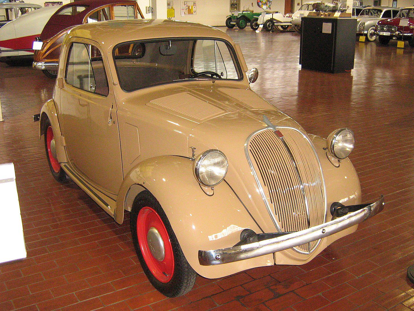 1440px-1936Fiat500CoupeTopolino.jpg