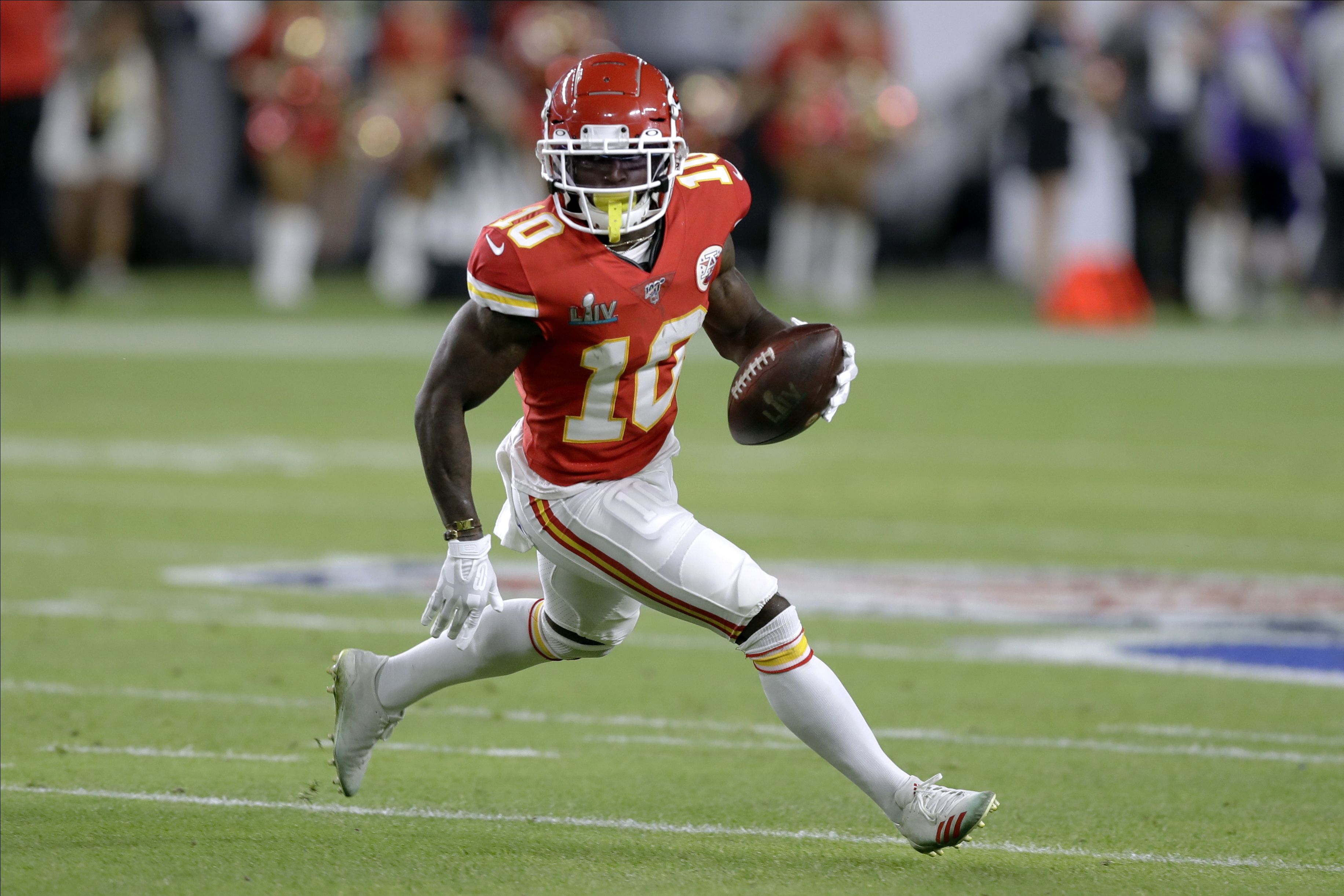 WATCH: Chiefs' Tyreek Hill's son's epic breakdancing moves in