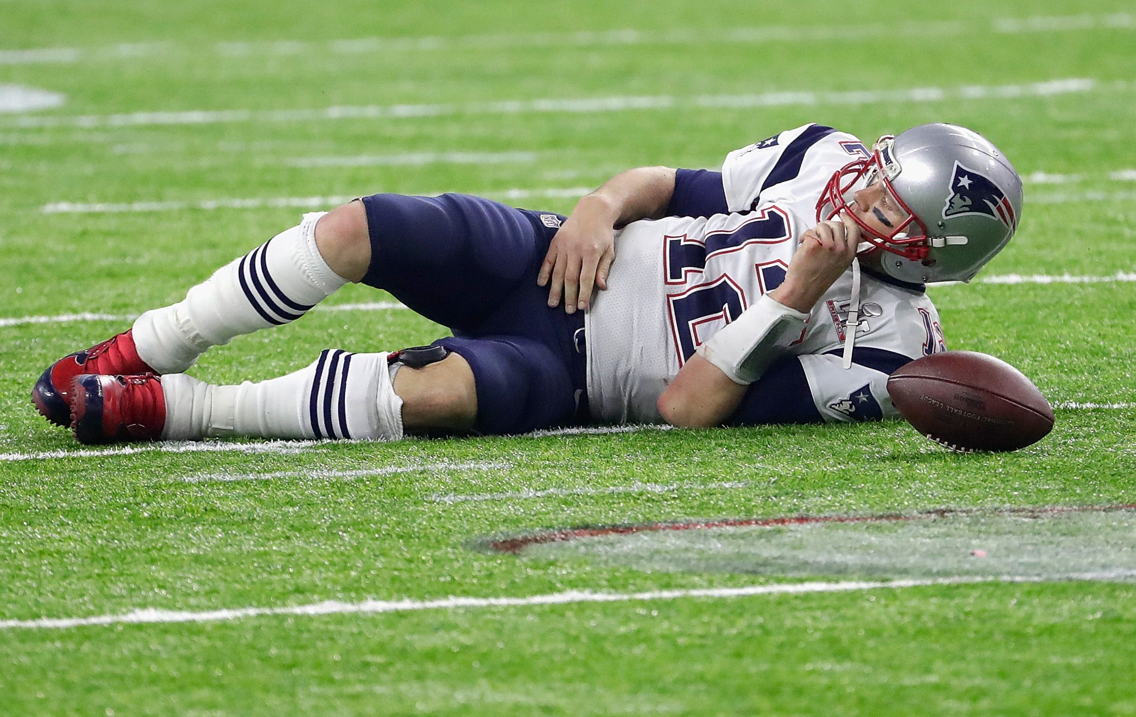 Patriots Tom Brady Sleeps on a Molecule Mattress Now - Bloomberg